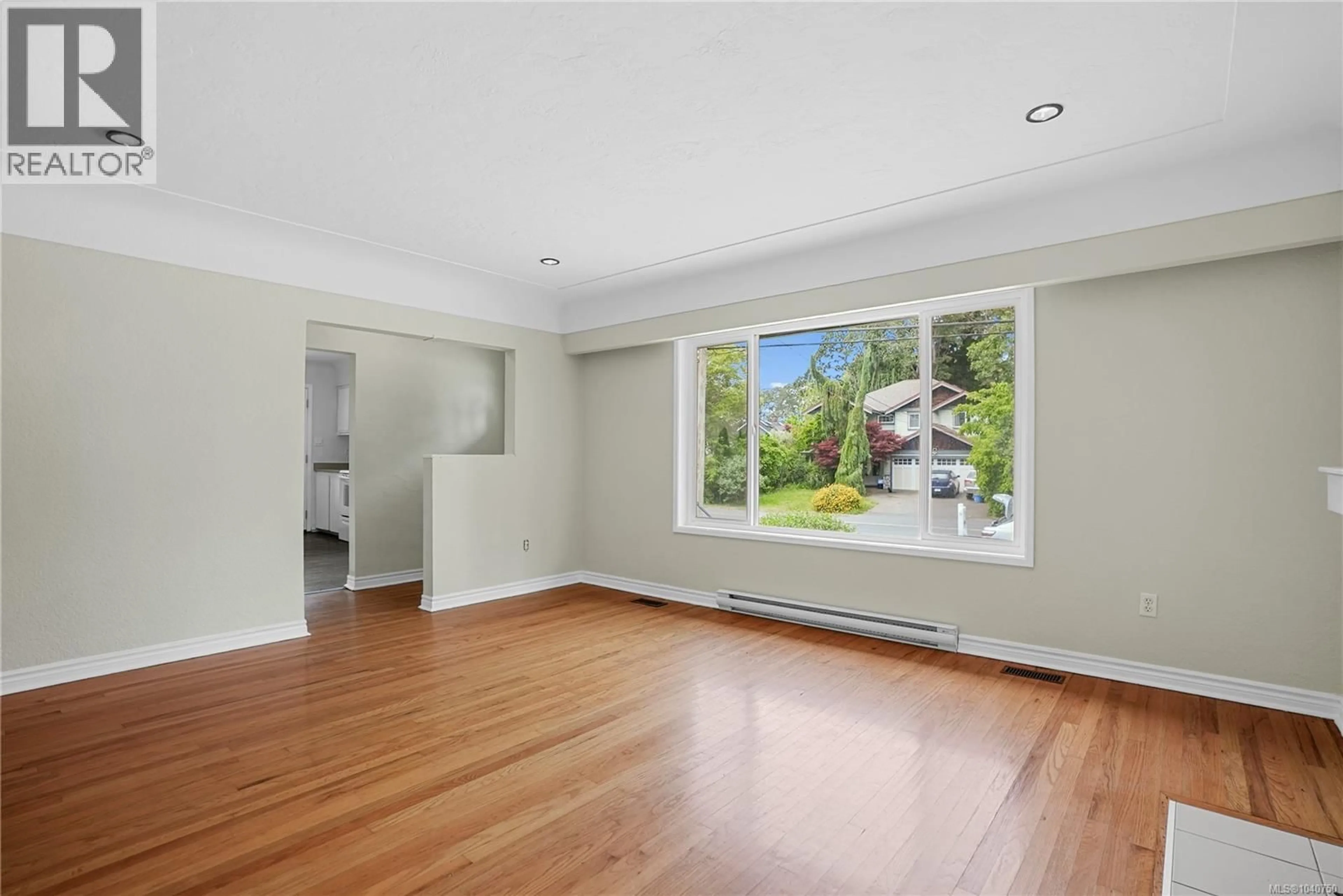 A pic of a room for 3375 MAPLEWOOD ROAD, Saanich British Columbia V8P3N1