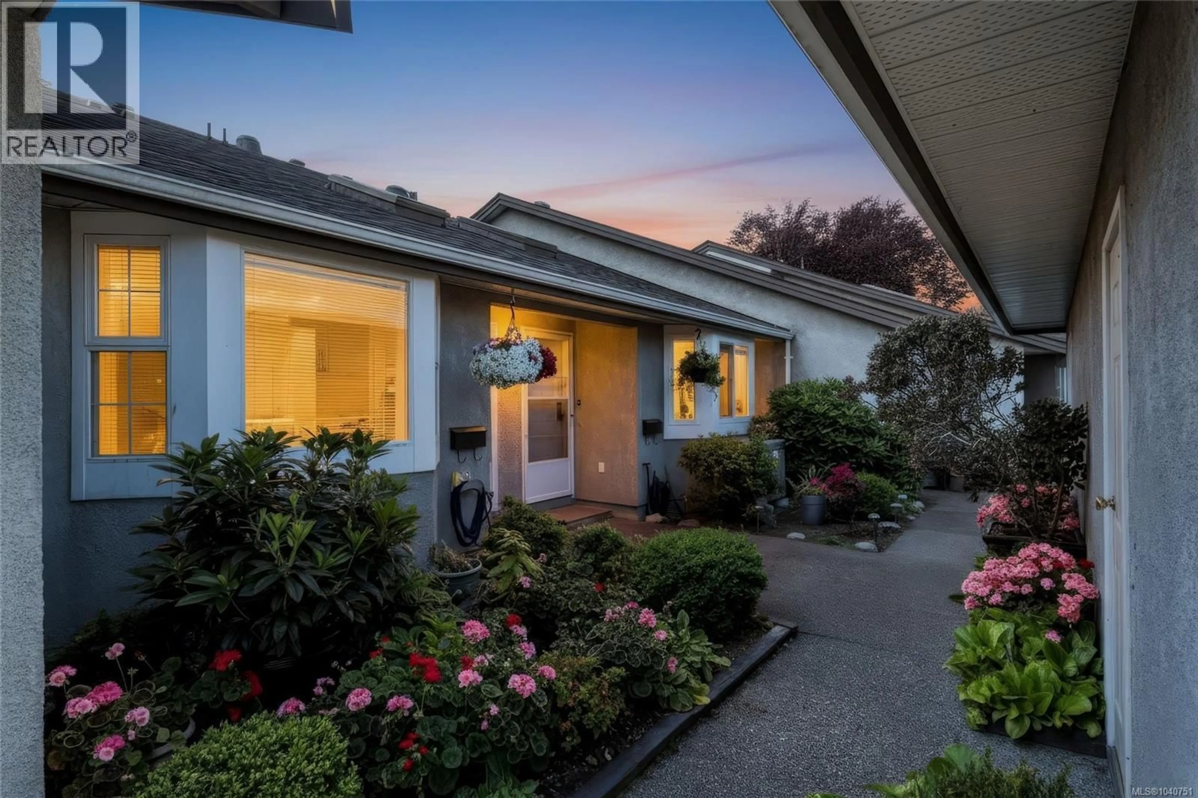 Patio, street for 24 - 2070 AMELIA AVENUE, Sidney British Columbia V8L4X6