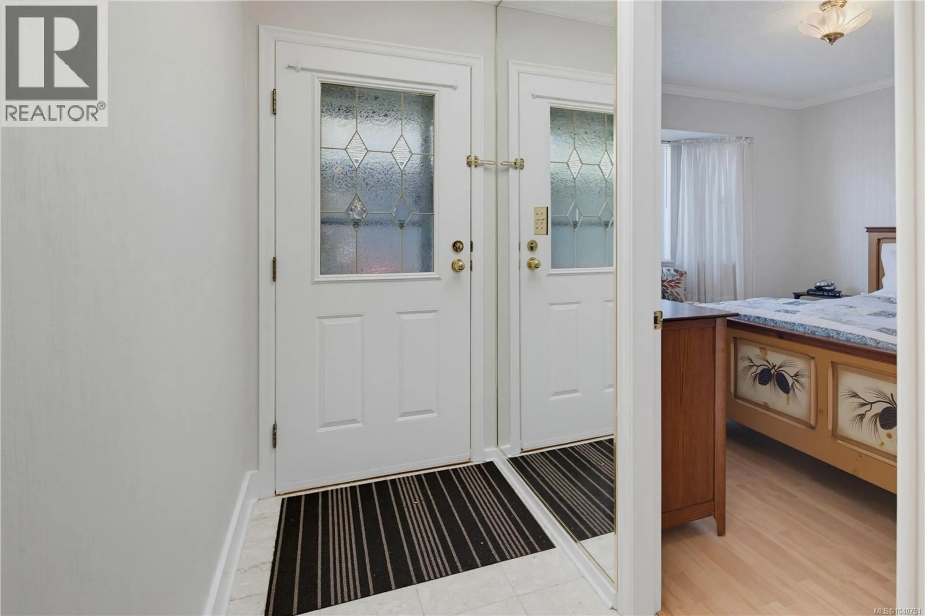 Indoor entryway for 24 - 2070 AMELIA AVENUE, Sidney British Columbia V8L4X6