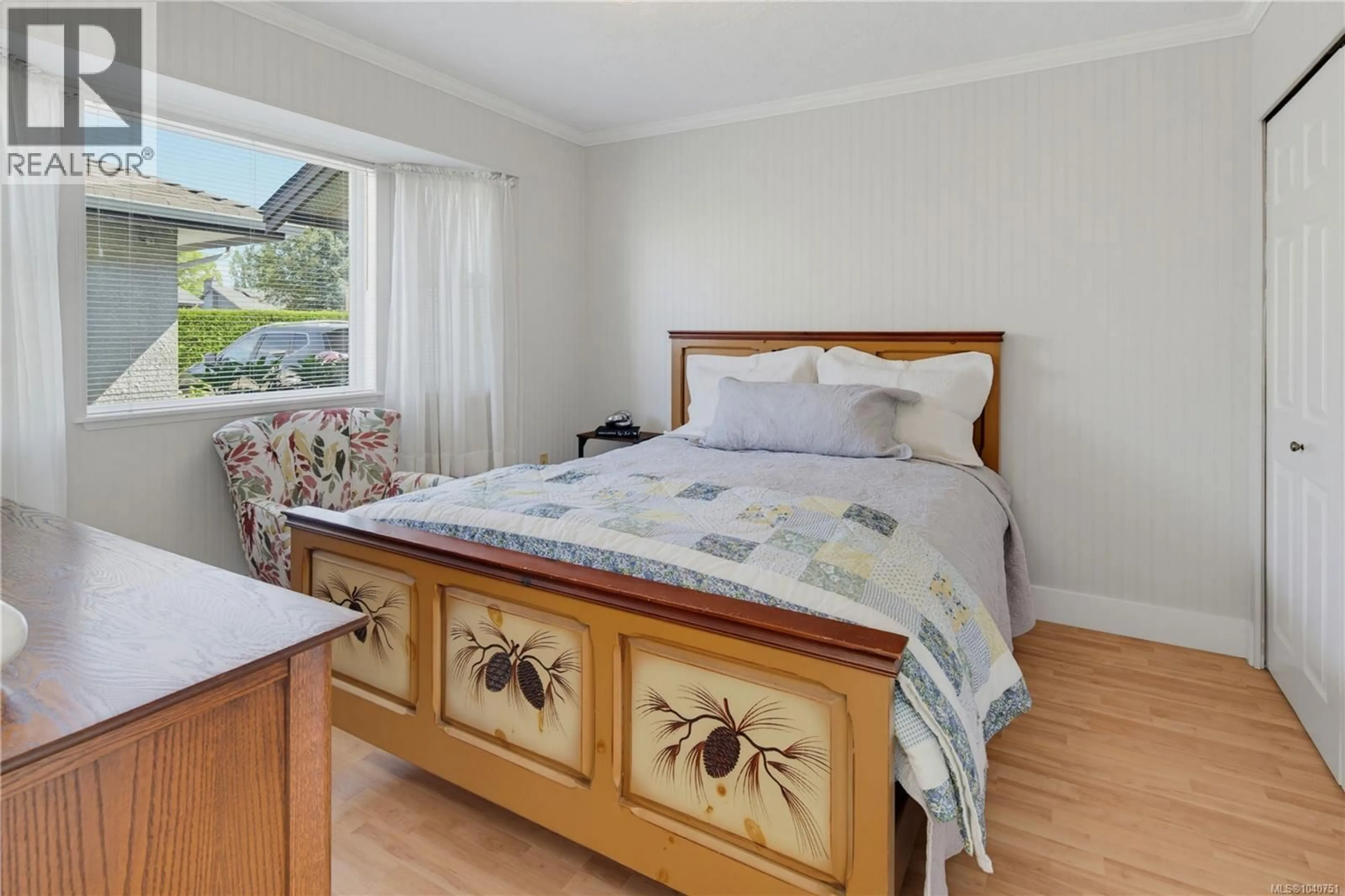 Bedroom with bed, wood/laminate floor for 24 - 2070 AMELIA AVENUE, Sidney British Columbia V8L4X6