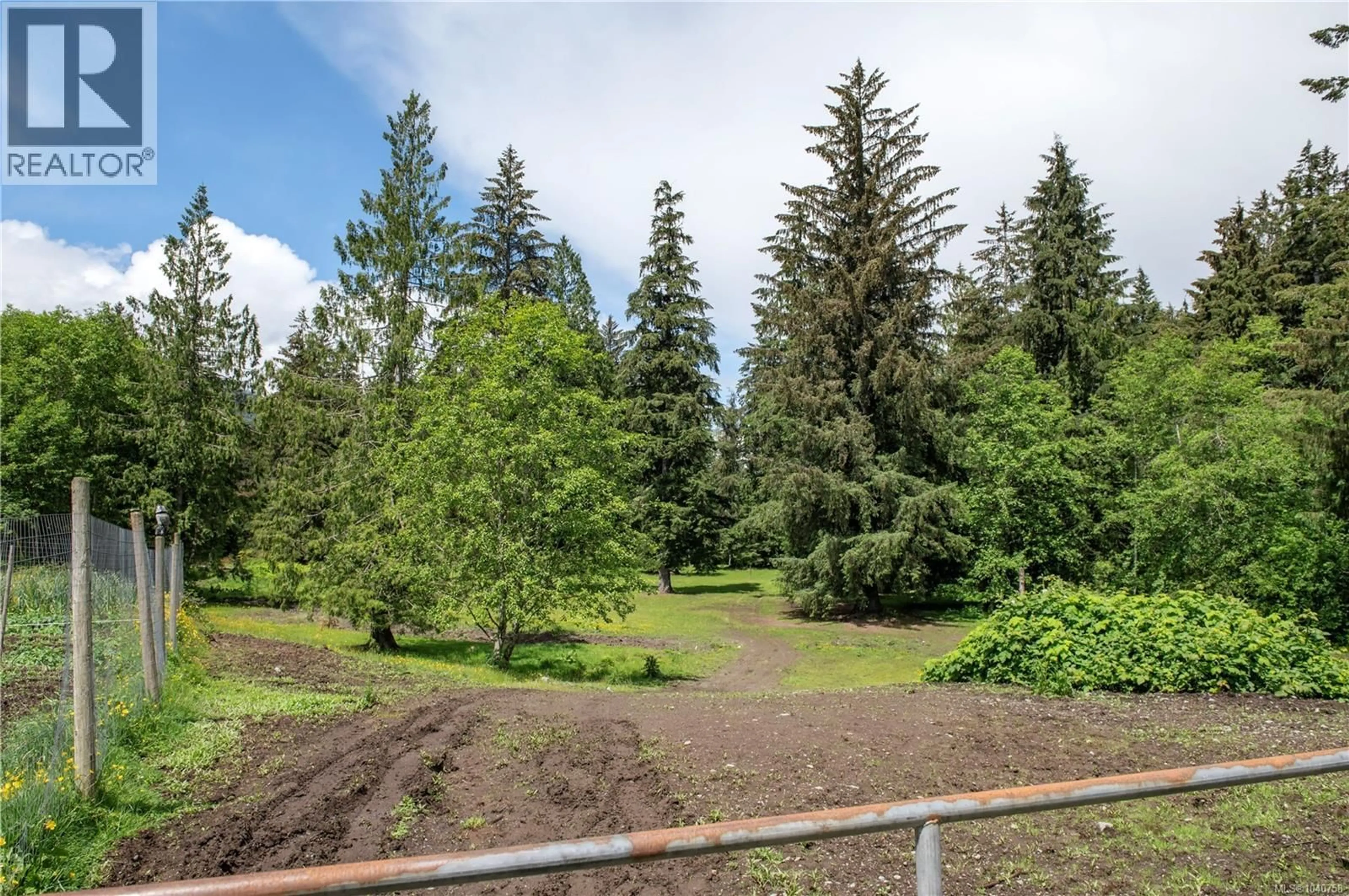 A pic from outside/outdoor area/front of a property/back of a property/a pic from drone, forest/trees view for 870 SAYWARD ROAD, Sayward British Columbia V0P1R0