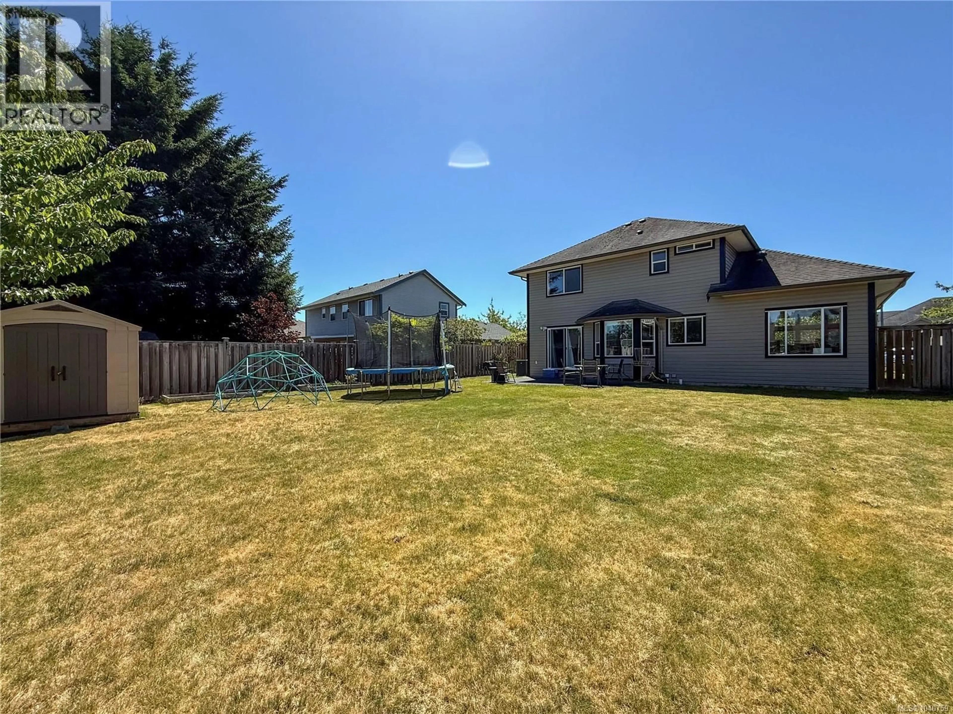 A pic from outside/outdoor area/front of a property/back of a property/a pic from drone, unknown for 142 BRIND'AMOUR DRIVE, Campbell River British Columbia V9H0A2