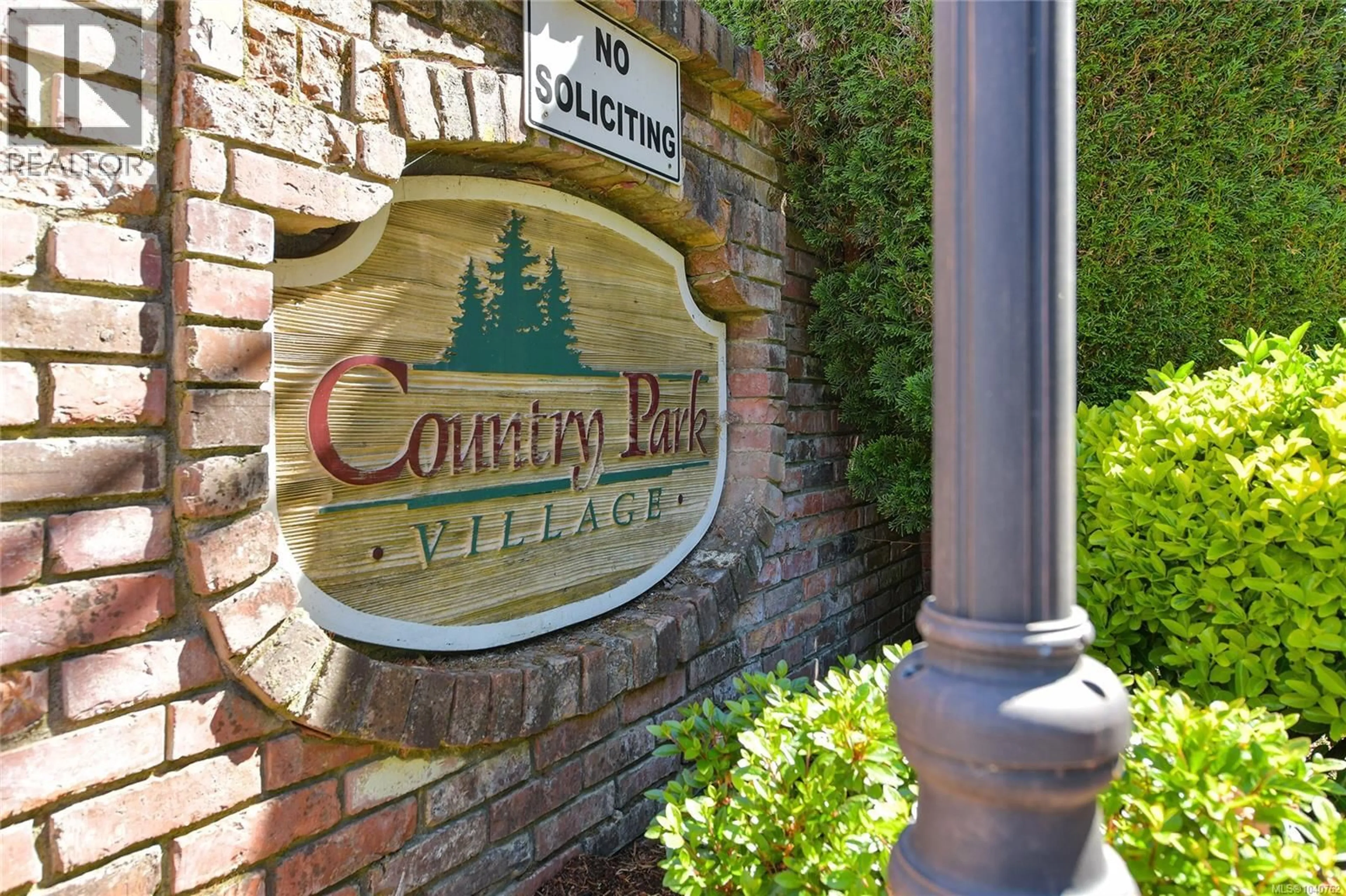 Indoor entryway for 16 - 7583 CENTRAL SAANICH ROAD, Central Saanich British Columbia V8M2B6