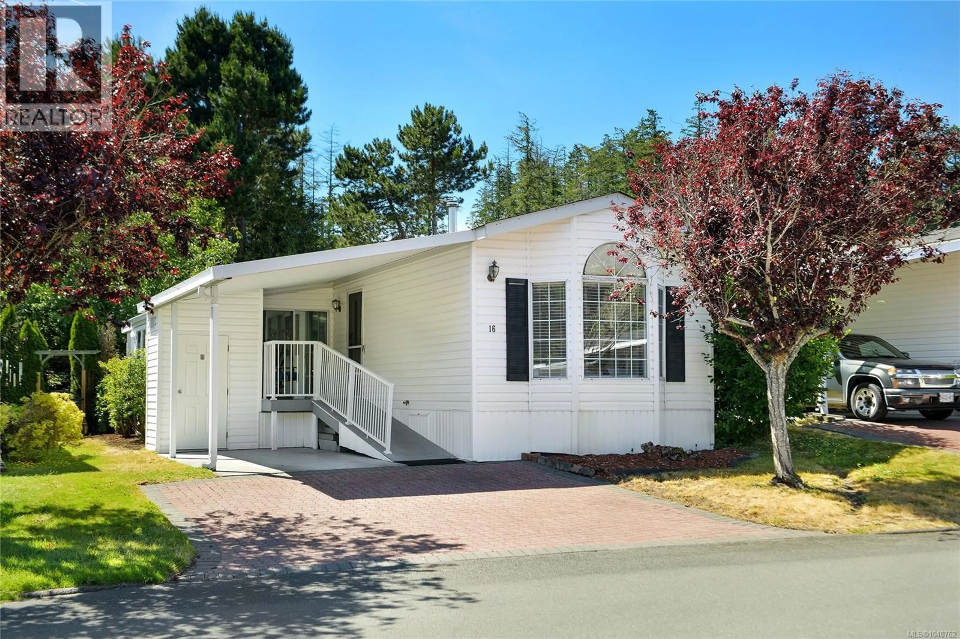 Home with vinyl exterior material, street for 16 - 7583 CENTRAL SAANICH ROAD, Central Saanich British Columbia V8M2B6