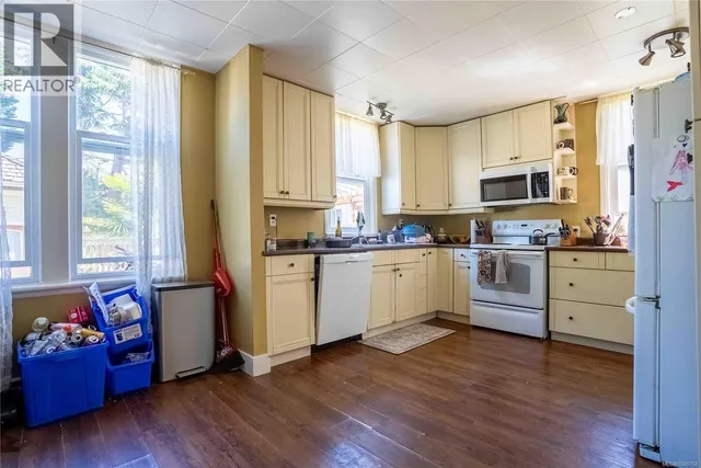 2329 DOWLER PLACE, Victoria 5