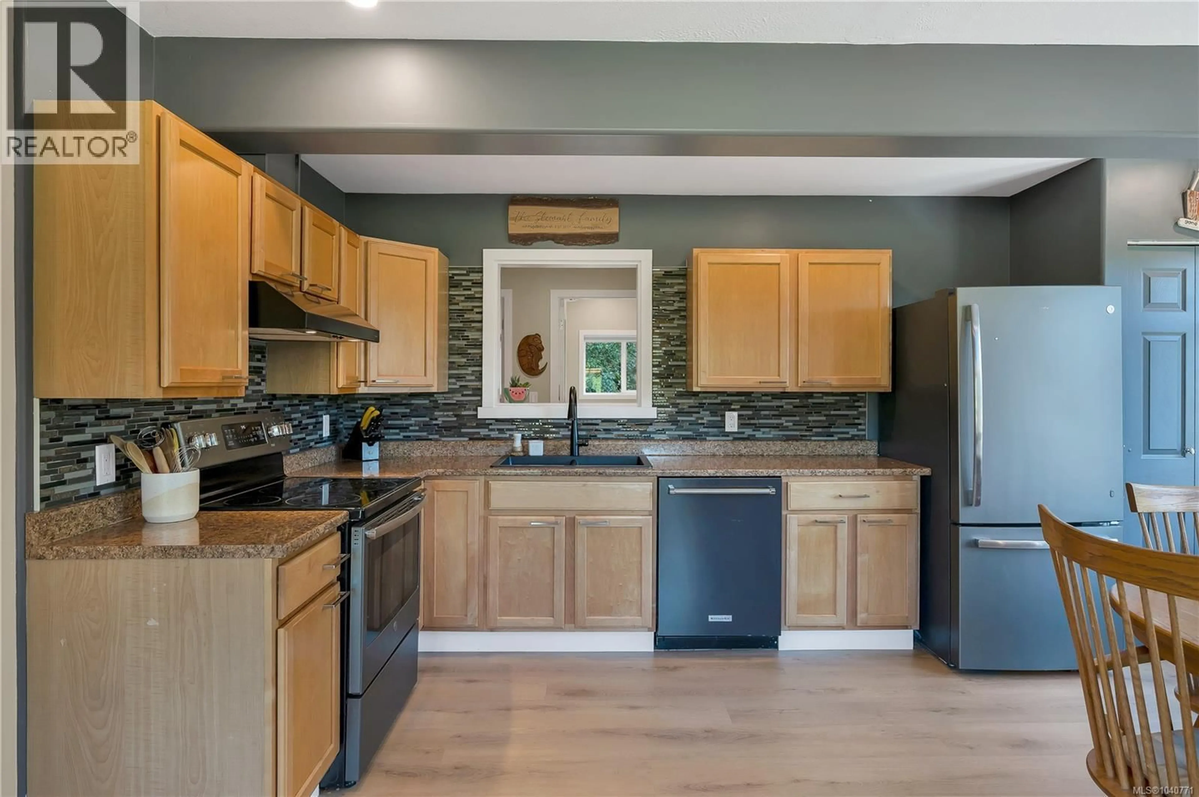 Open concept kitchen, unknown for 1396 WEST ROAD, Quadra Island British Columbia V0P1H0