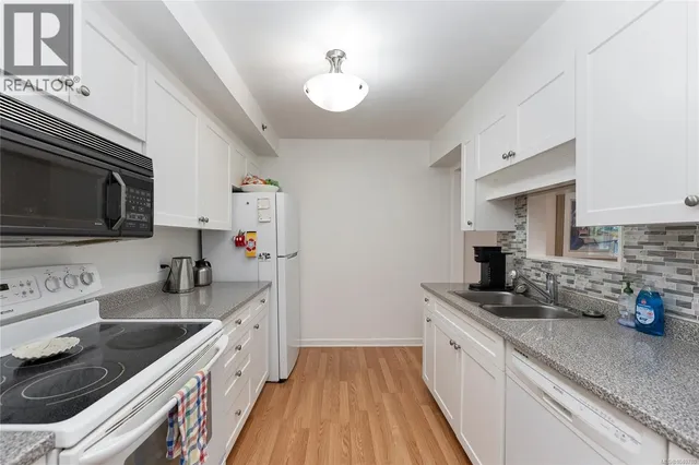 209 - 3969 SHELBOURNE STREET, Saanich 2