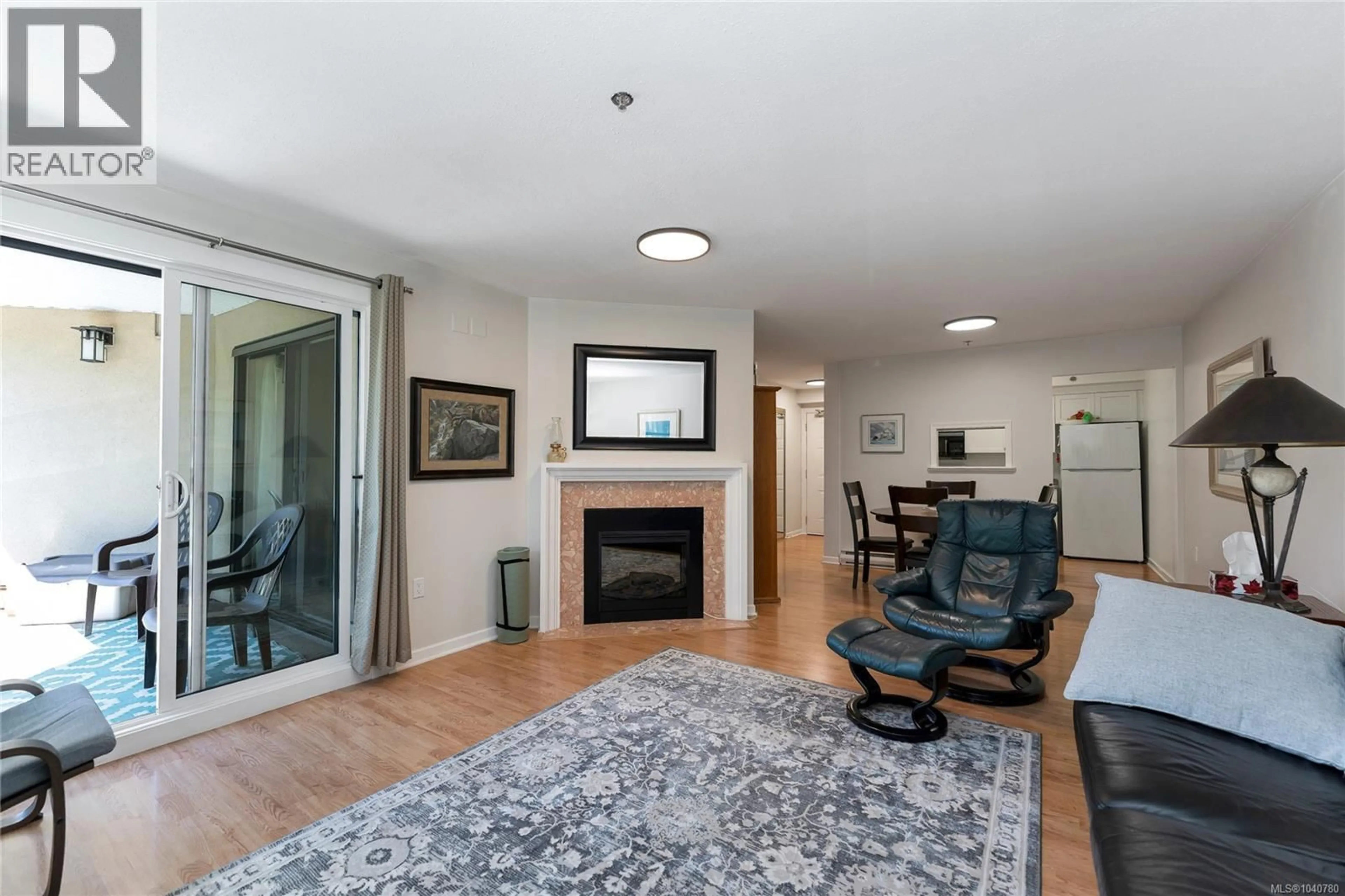 Living room with furniture, unknown for 209 - 3969 SHELBOURNE STREET, Saanich British Columbia V8N3E1