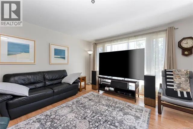 209 - 3969 SHELBOURNE STREET, Saanich 5