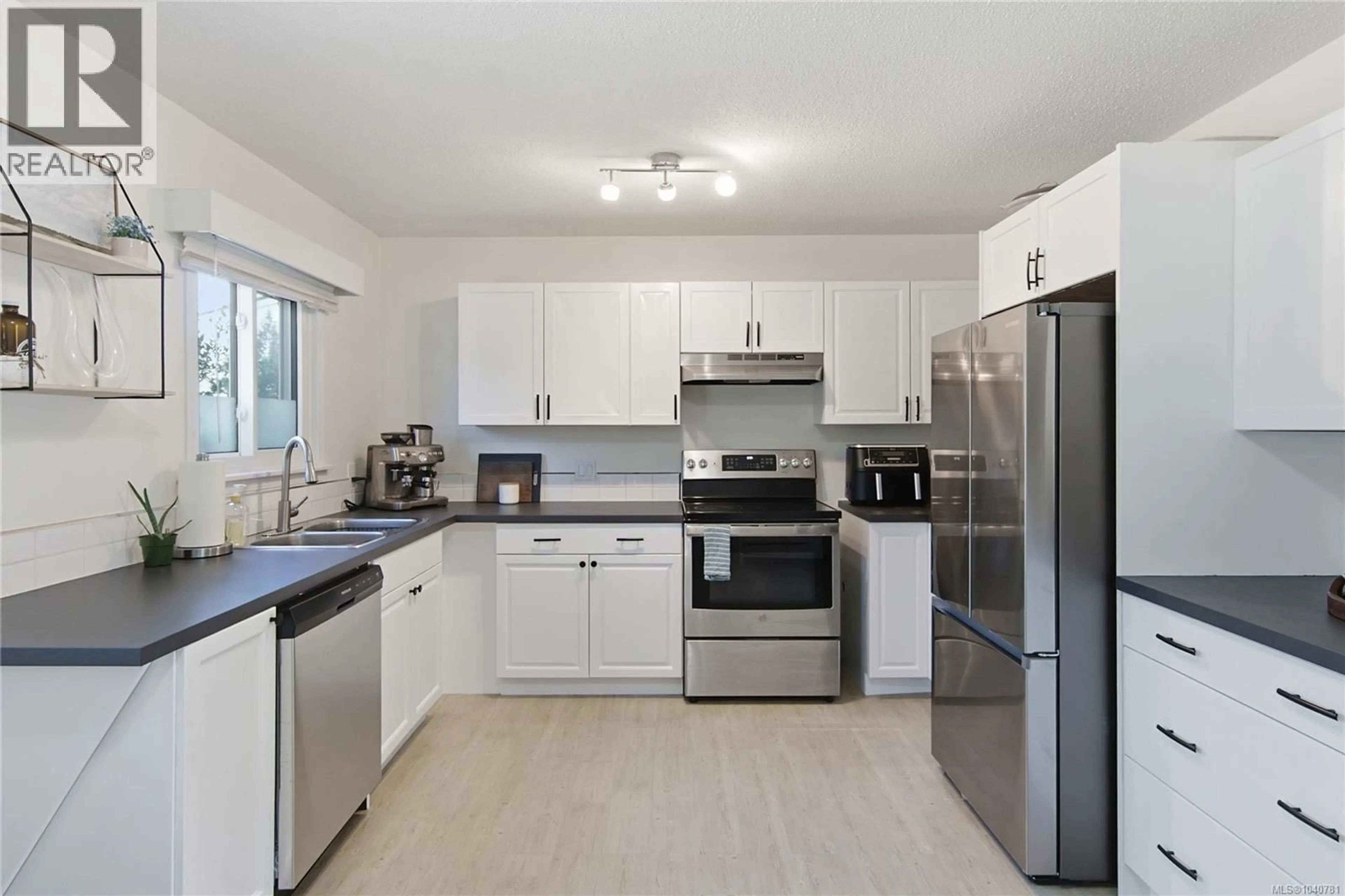 Standard kitchen, unknown for 18 - 3271 COWICHAN LAKE ROAD, Duncan British Columbia V9L4C1