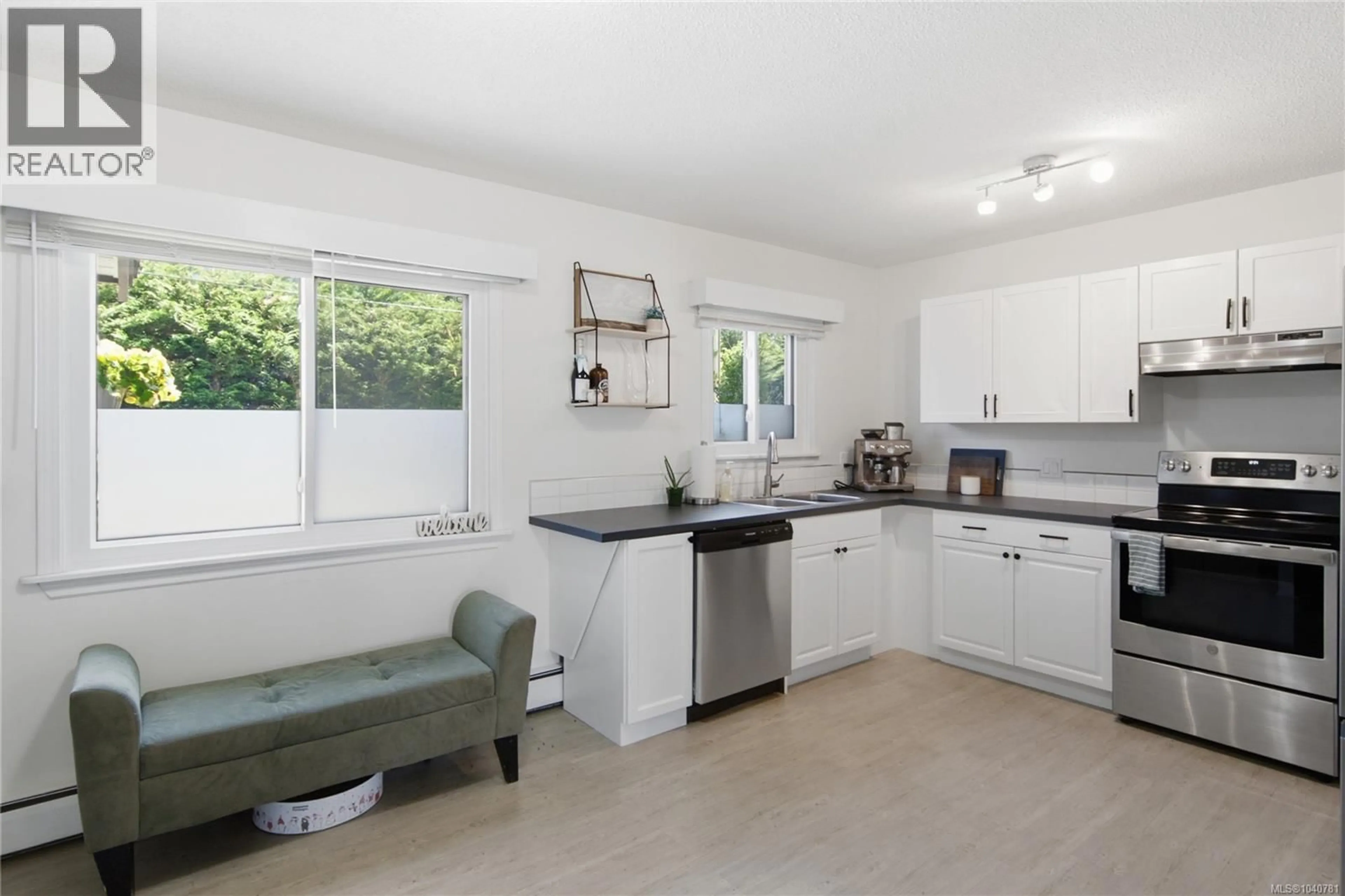 Open concept kitchen, ceramic/tile floor for 18 - 3271 COWICHAN LAKE ROAD, Duncan British Columbia V9L4C1