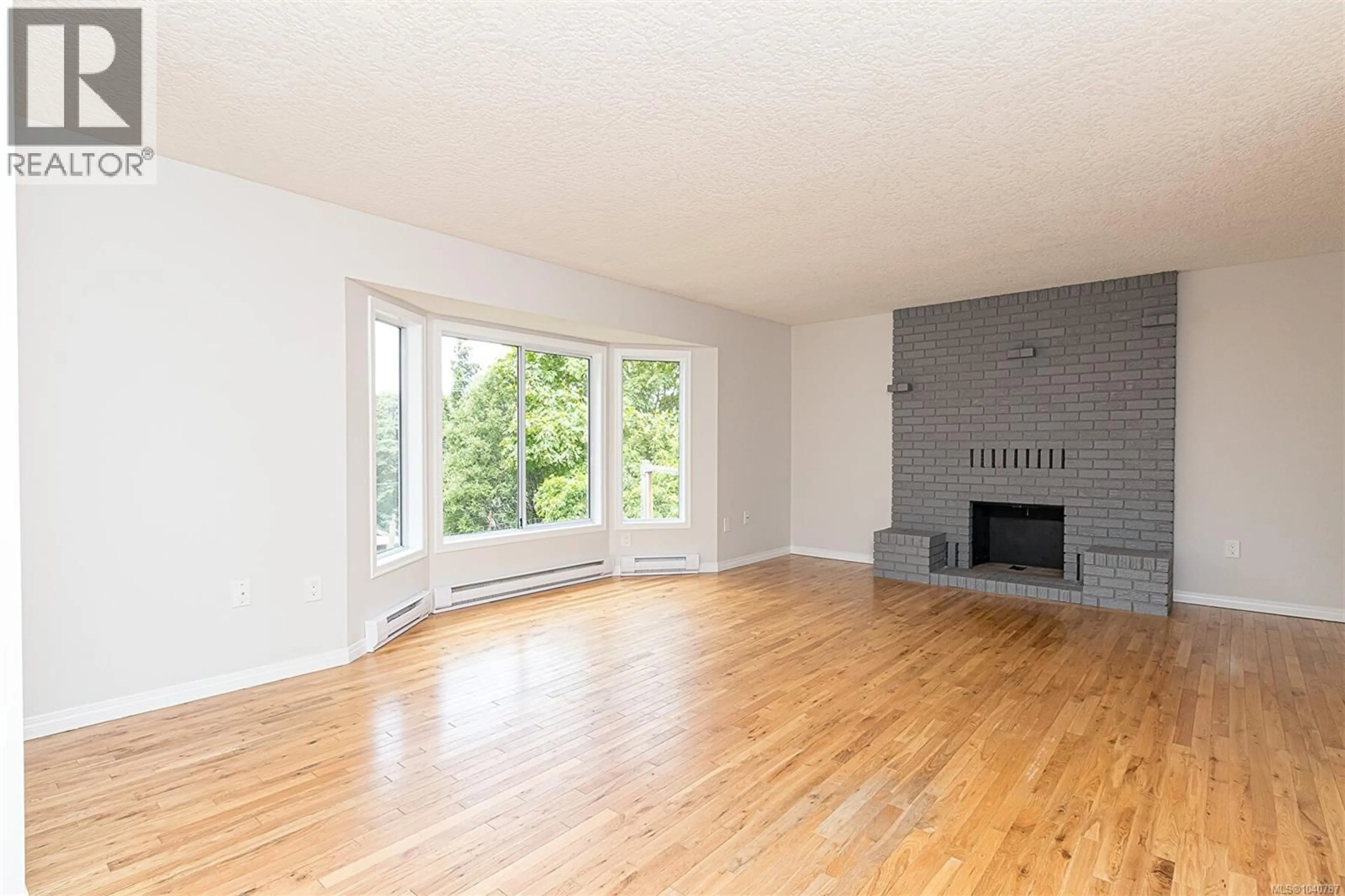 Living room with furniture, wood/laminate floor for 899 CECIL BLOGG DRIVE, Colwood British Columbia V9C3J2