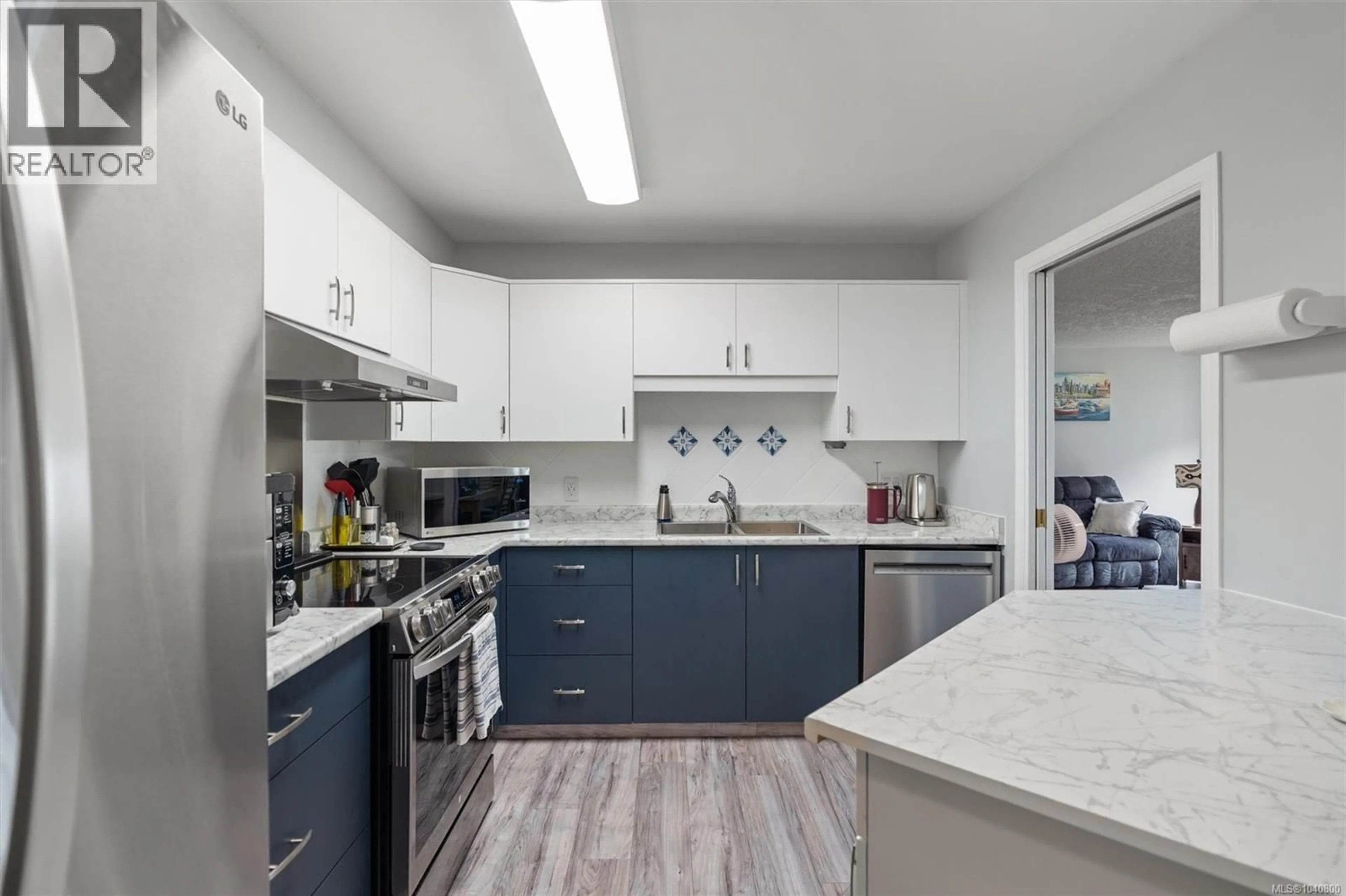 Open concept kitchen, unknown for 102 - 3931 SHELBOURNE STREET, Saanich British Columbia V8P4H9