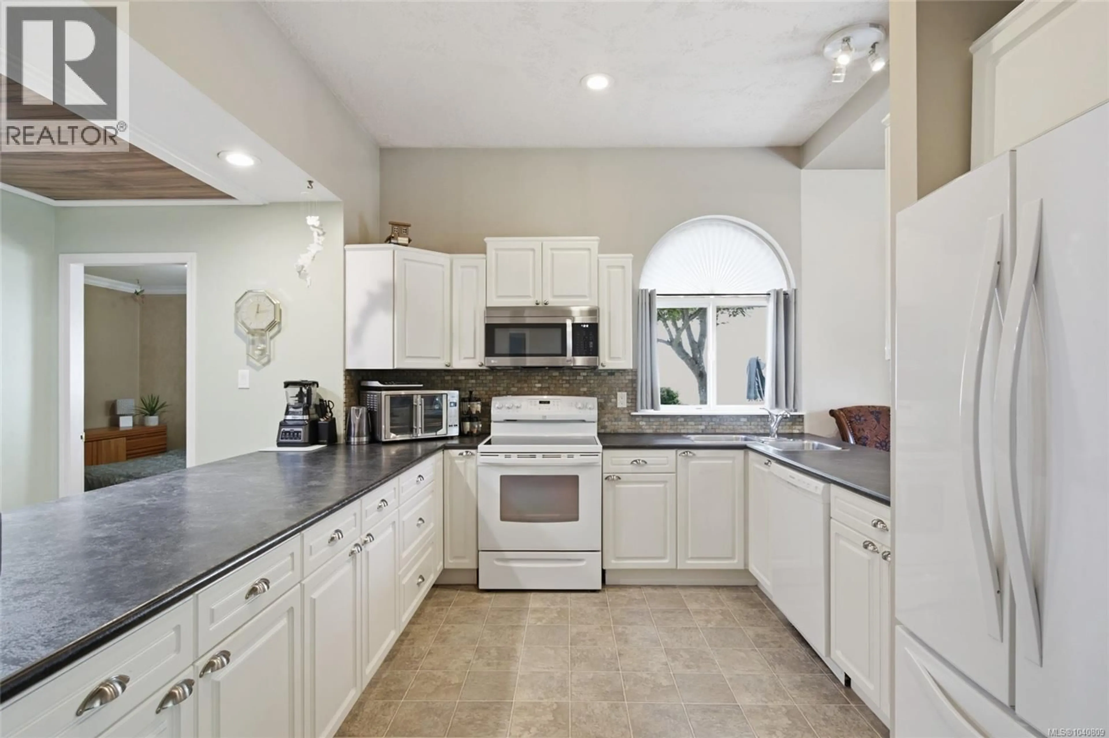 Open concept kitchen, ceramic/tile floor for 30 - 677 BUNTING PLACE, Comox British Columbia V9M3S1