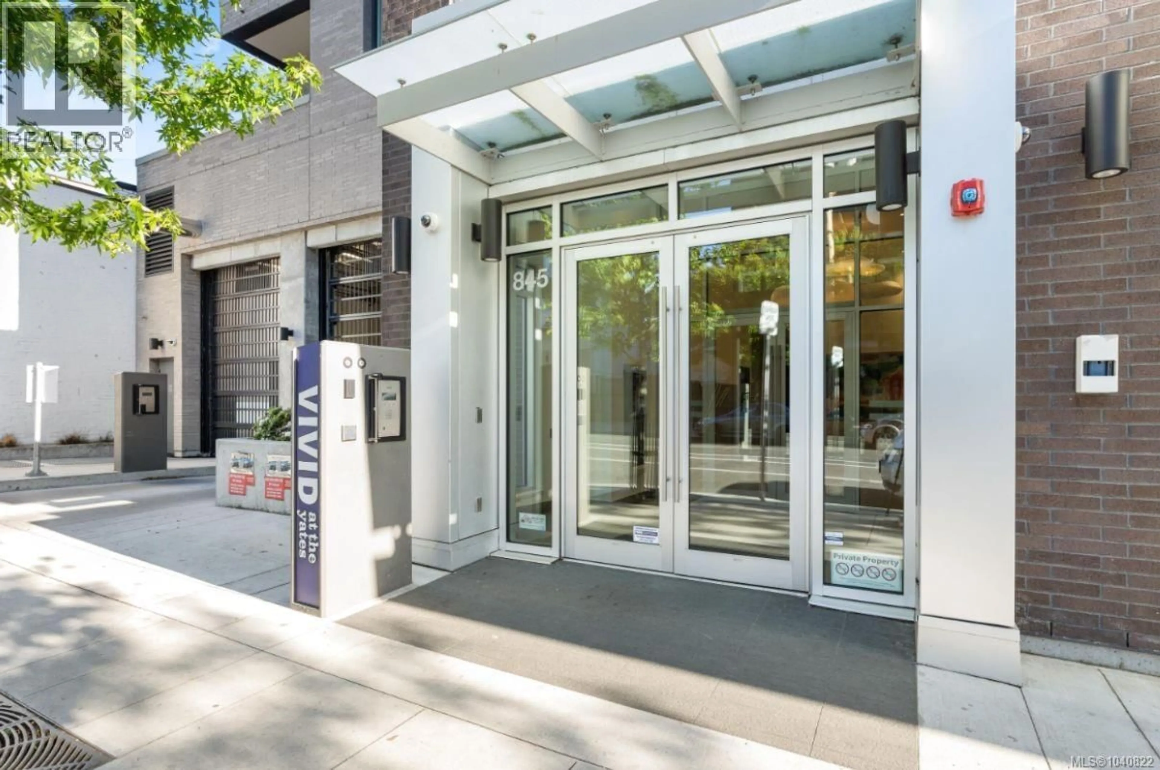 Indoor foyer for 401 - 845 JOHNSON STREET, Victoria British Columbia V8W0G3