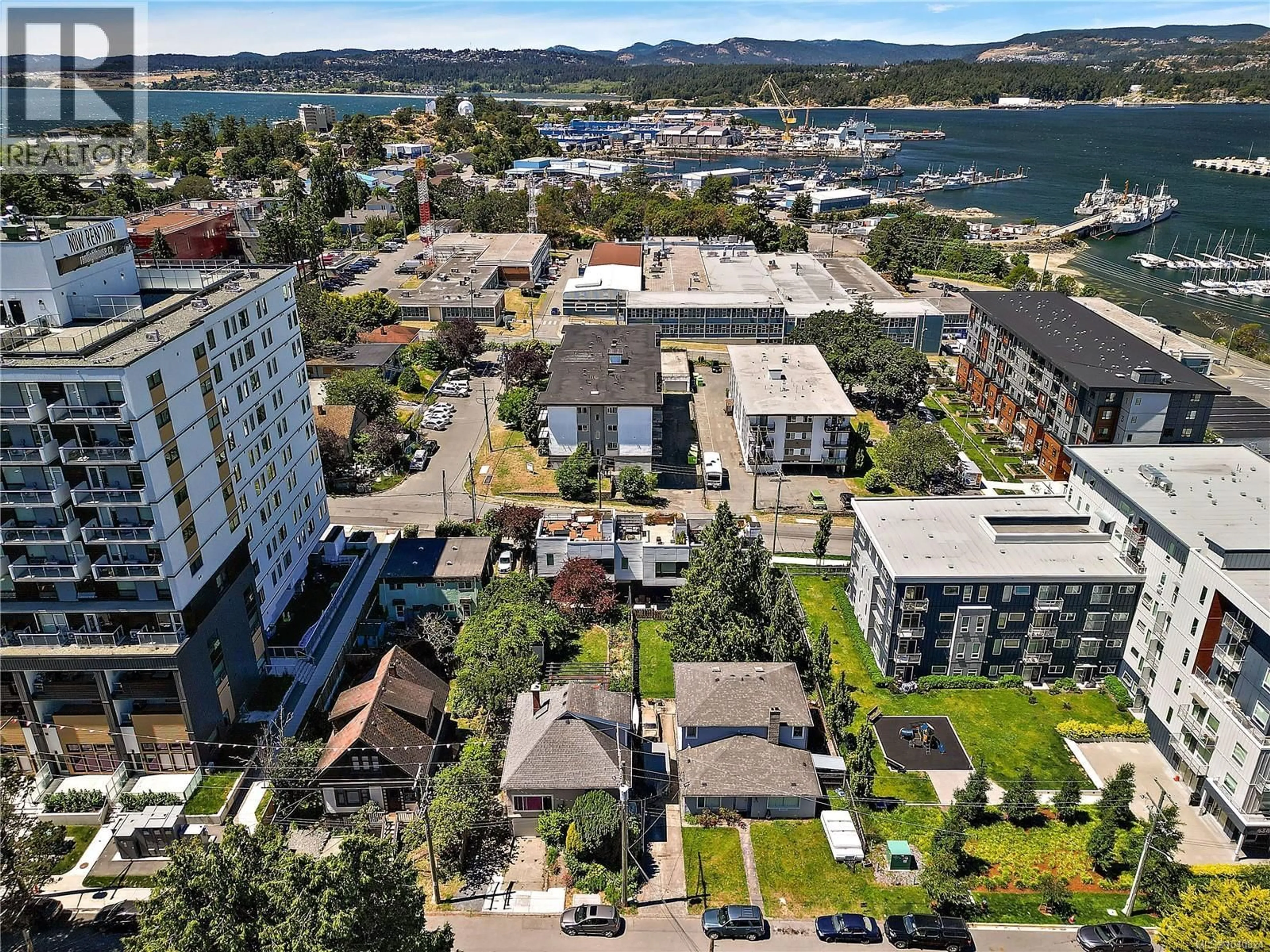 A pic from outside/outdoor area/front of a property/back of a property/a pic from drone, unknown for 626 CONSTANCE AVENUE, Esquimalt British Columbia V9A6N7