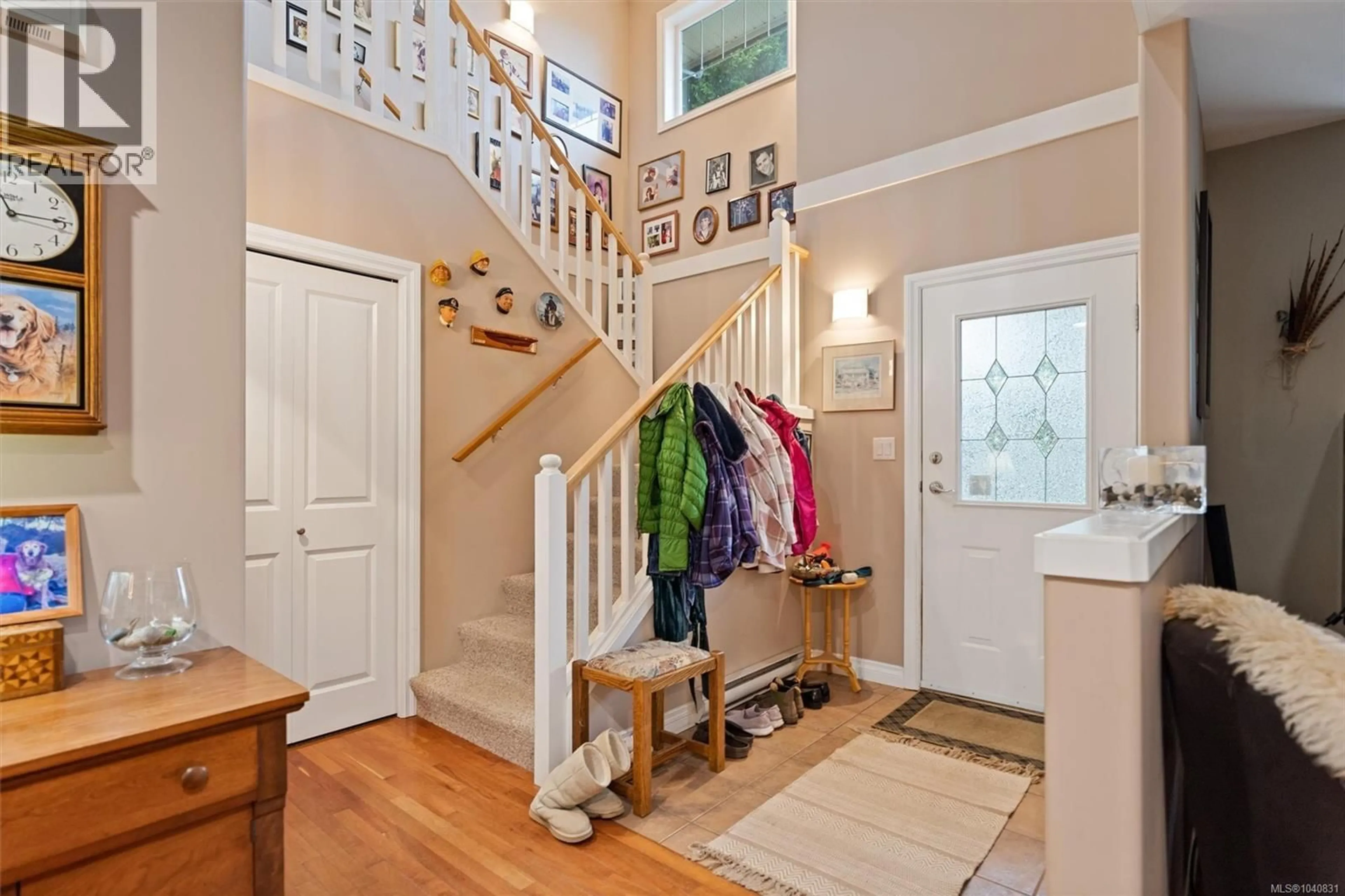 Indoor entryway for 10372 BOWERBANK ROAD, Sidney British Columbia V8L3L7