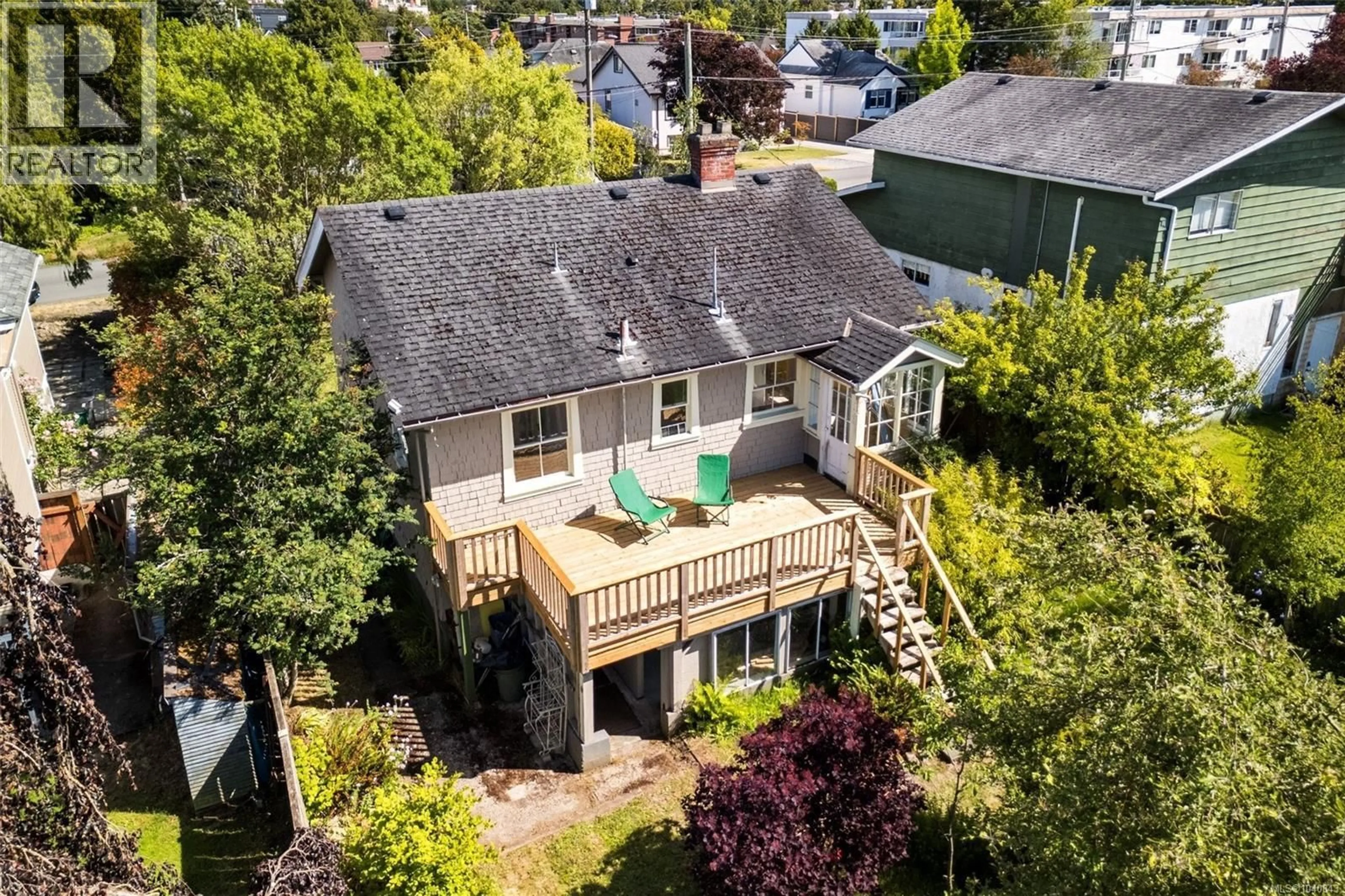 A pic from outside/outdoor area/front of a property/back of a property/a pic from drone, street for 2960 DONALD STREET, Saanich British Columbia V9A1X8