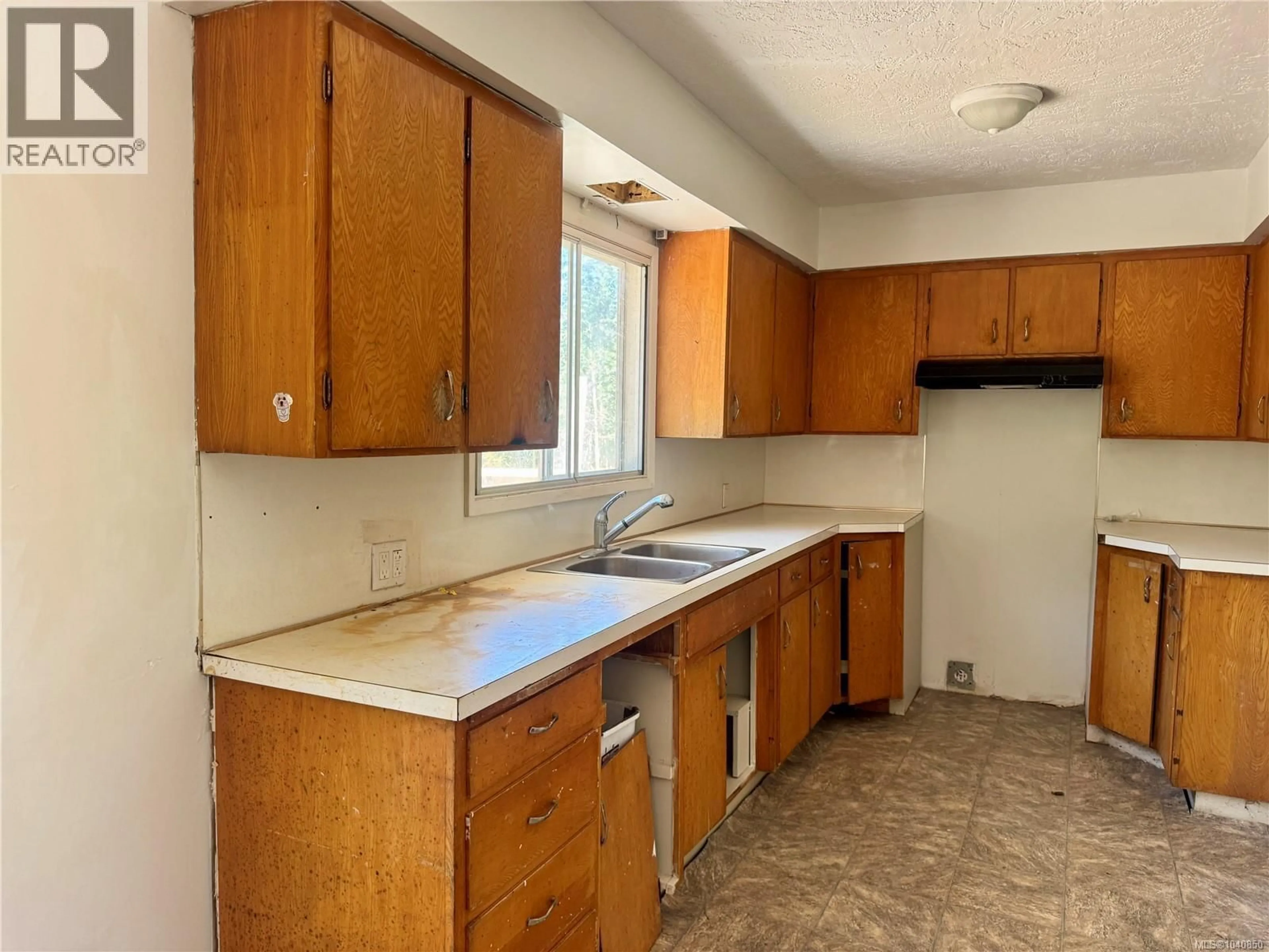 Standard kitchen, unknown for 7390 COUGAR SMITH ROAD, Fanny Bay British Columbia V0R1W0