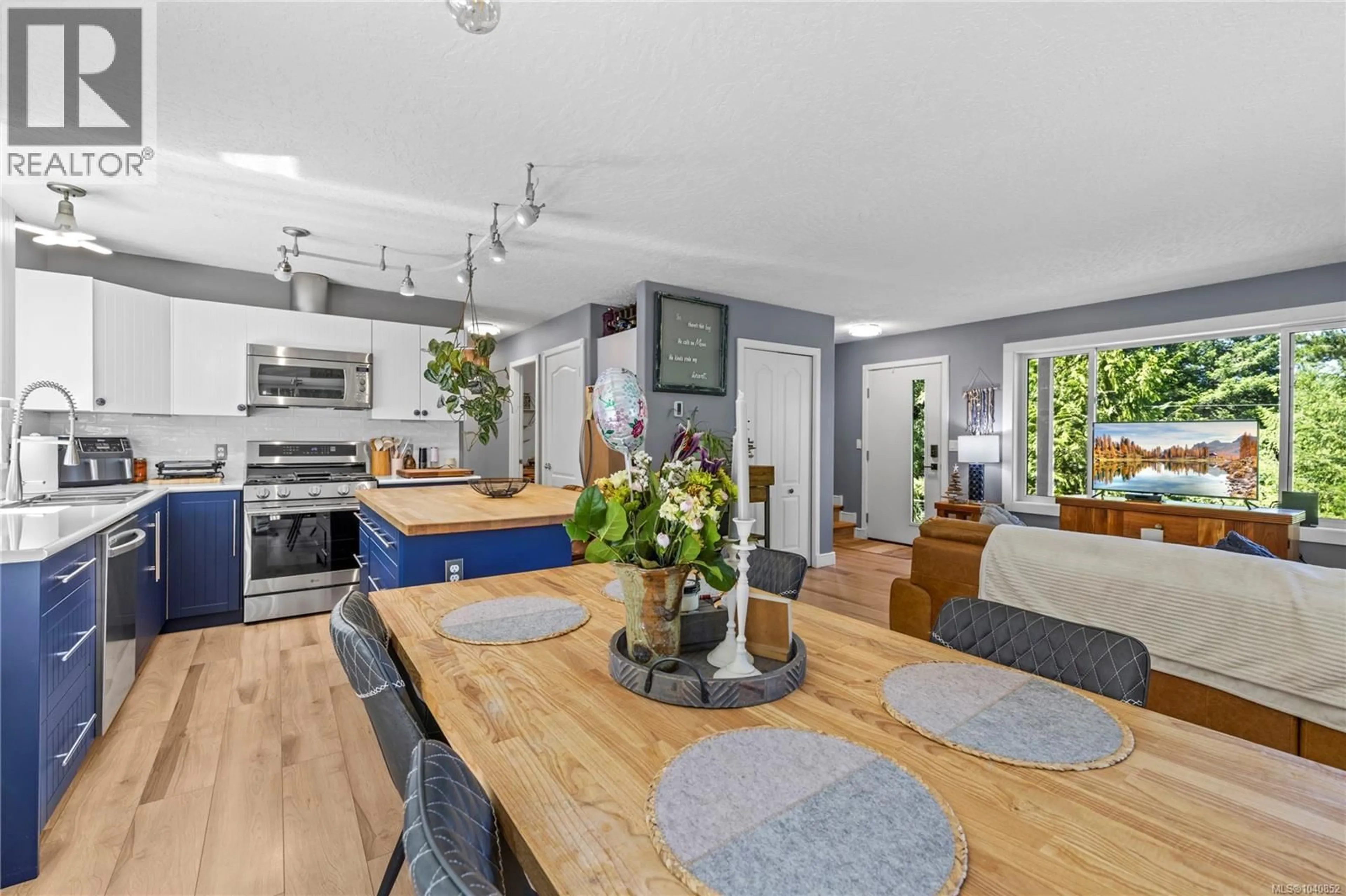 Open concept kitchen, unknown for 1691 MEADOWOOD WAY, Qualicum Beach British Columbia V9K2S3