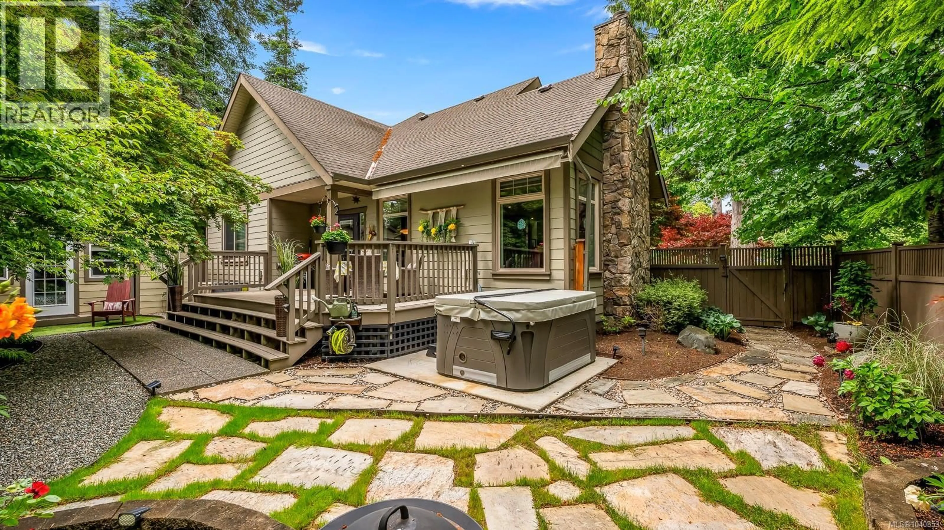 Patio, street for 326 FORESTER AVENUE, Comox British Columbia V9M0B1