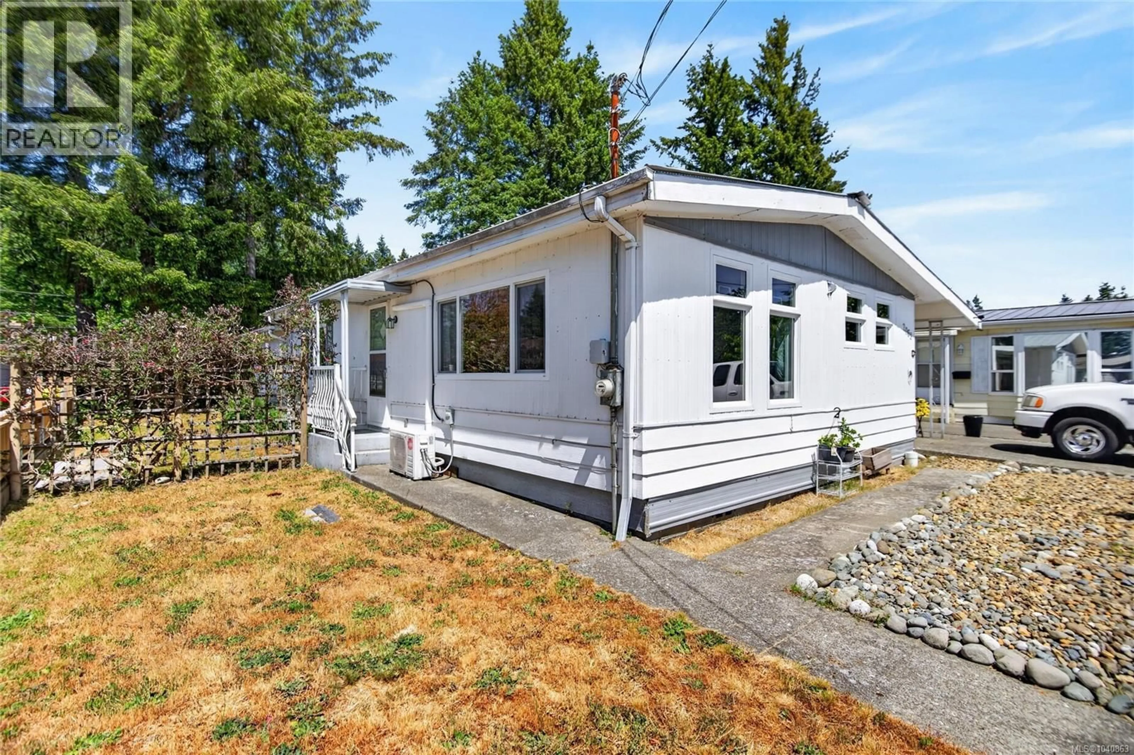 Home with vinyl exterior material, street for 2068 4TH STREET EAST, Courtenay British Columbia V9N6V8