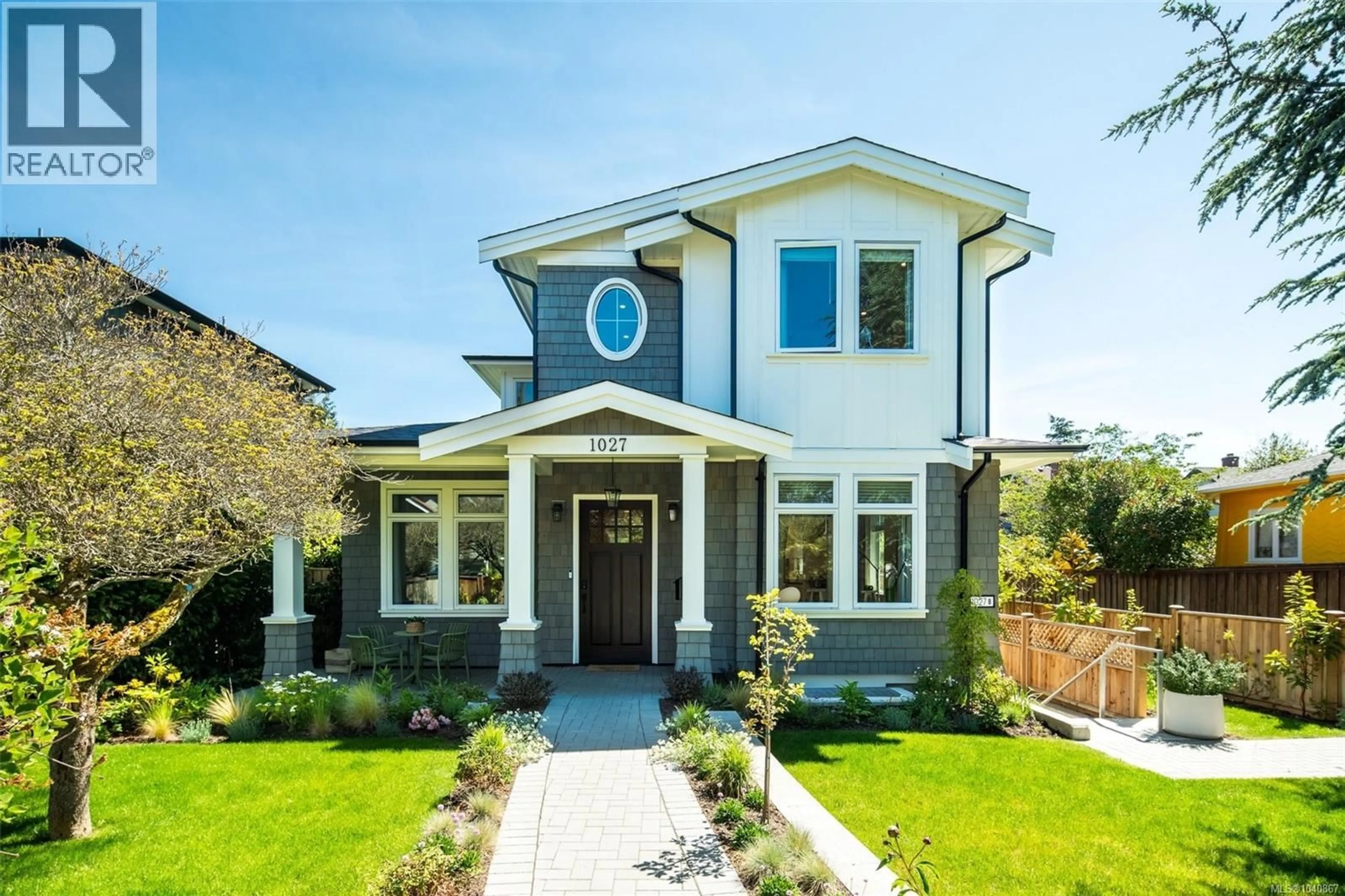 Home with brick exterior material, street for 1027 HAMPSHIRE ROAD, Oak Bay British Columbia V8S4S8