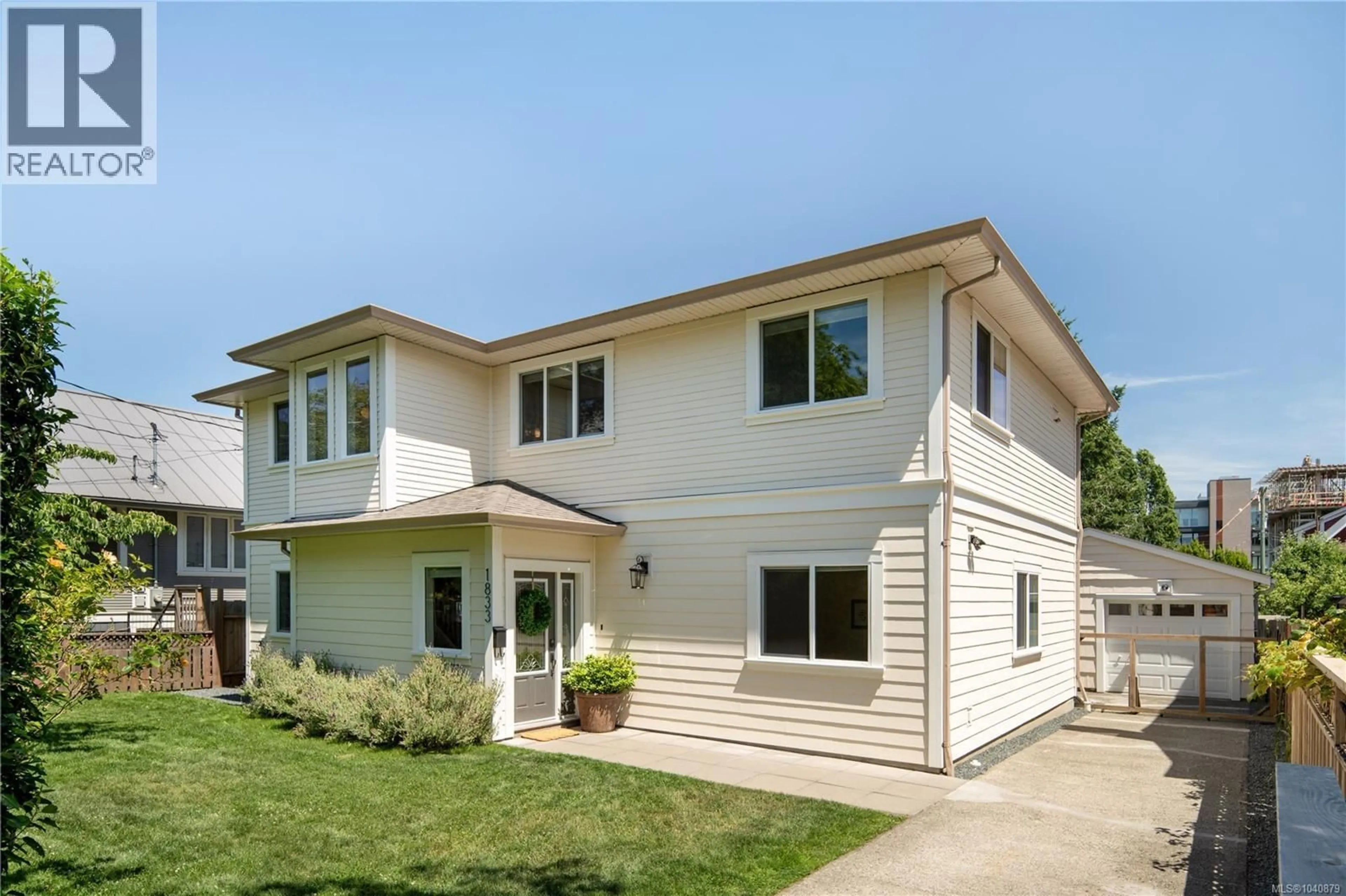 Home with vinyl exterior material, street for 1833 CHESTNUT STREET, Victoria British Columbia V8R4N6