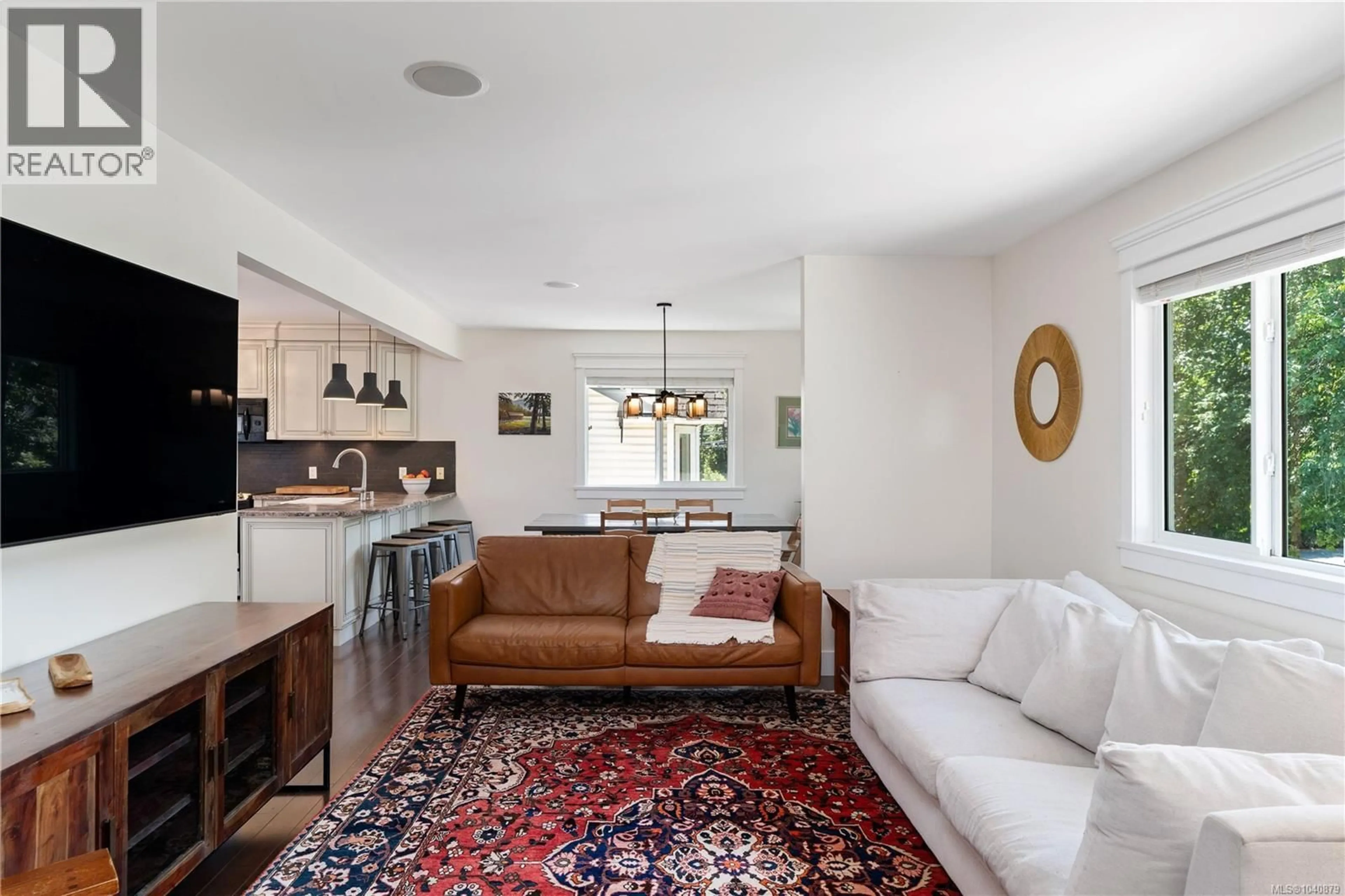 Living room with furniture, unknown for 1833 CHESTNUT STREET, Victoria British Columbia V8R4N6