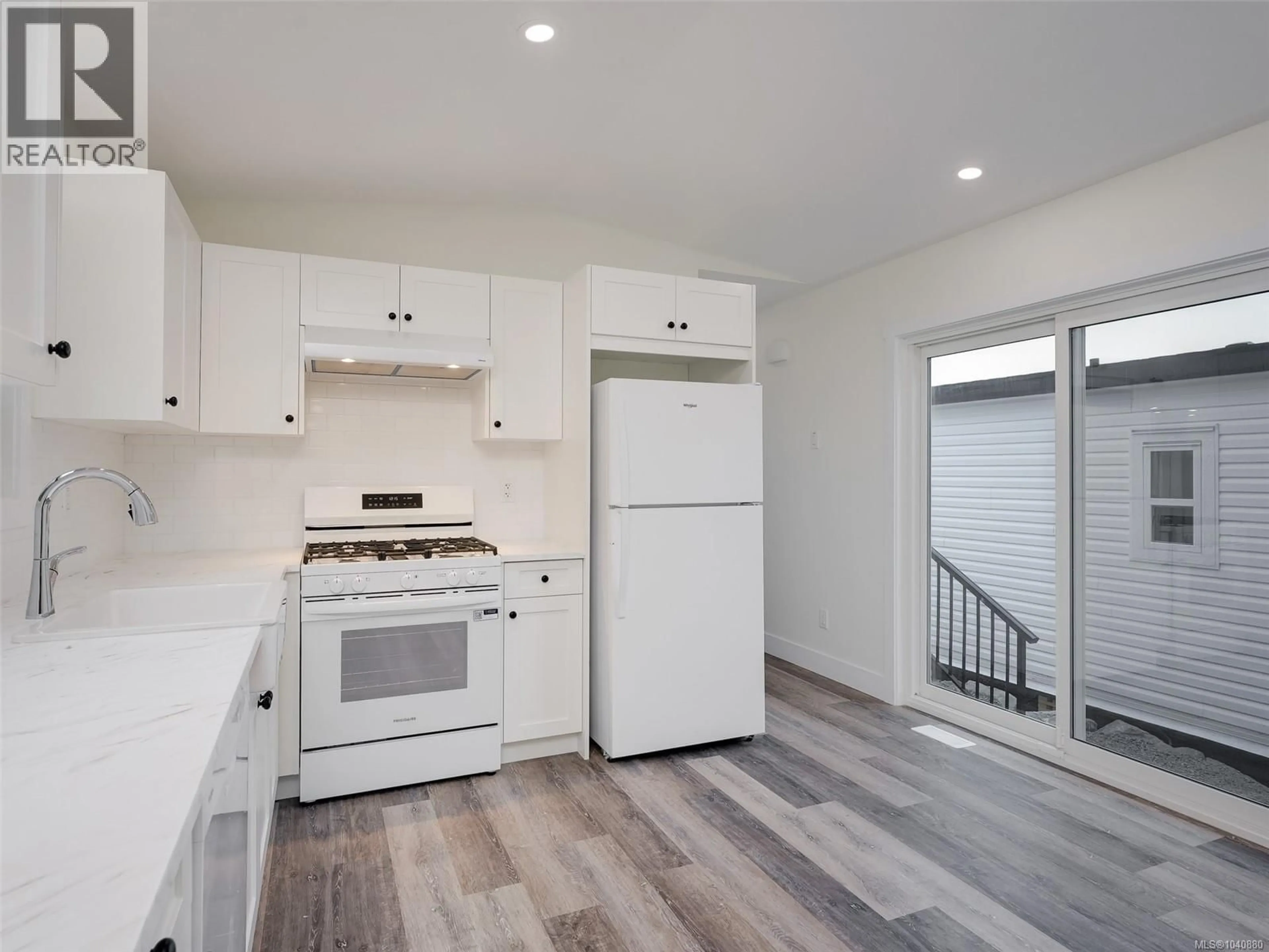 Open concept kitchen, unknown for 432 - 747 OLD PLACE ROAD, Central Saanich British Columbia V8M0C3