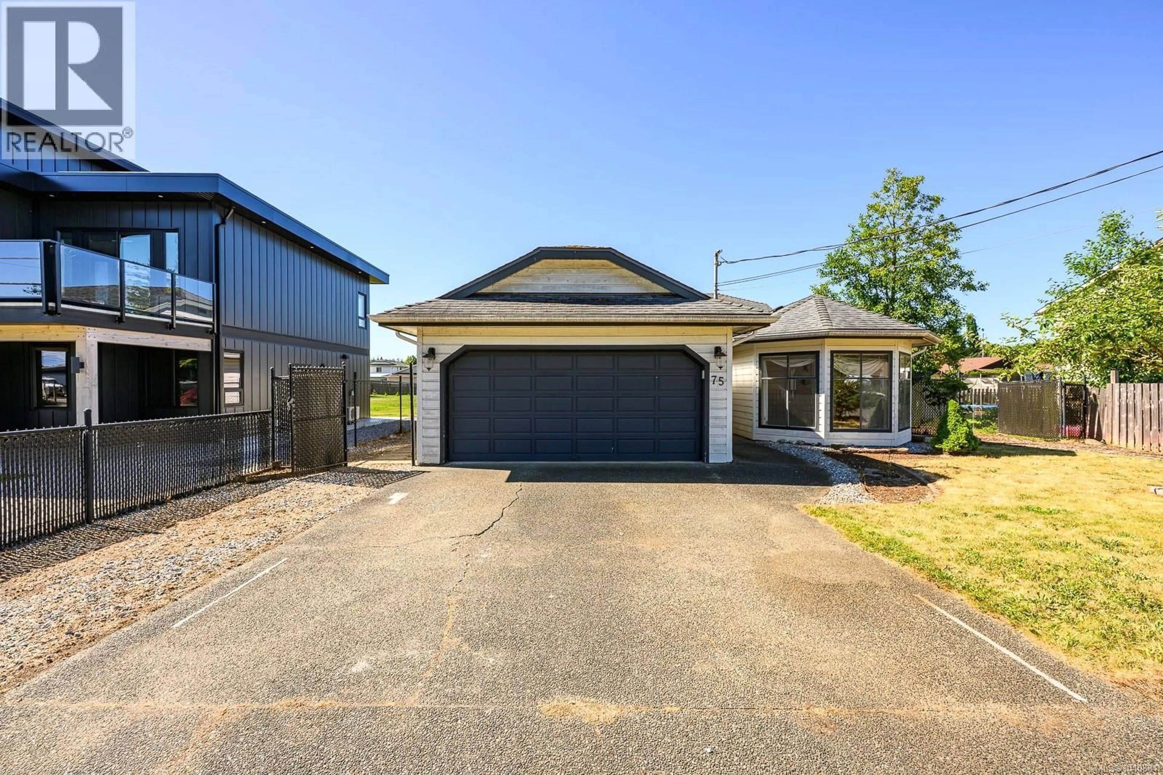 A pic from outside/outdoor area/front of a property/back of a property/a pic from drone, street for 75 WASHINGTON DRIVE, Campbell River British Columbia V9W5M3