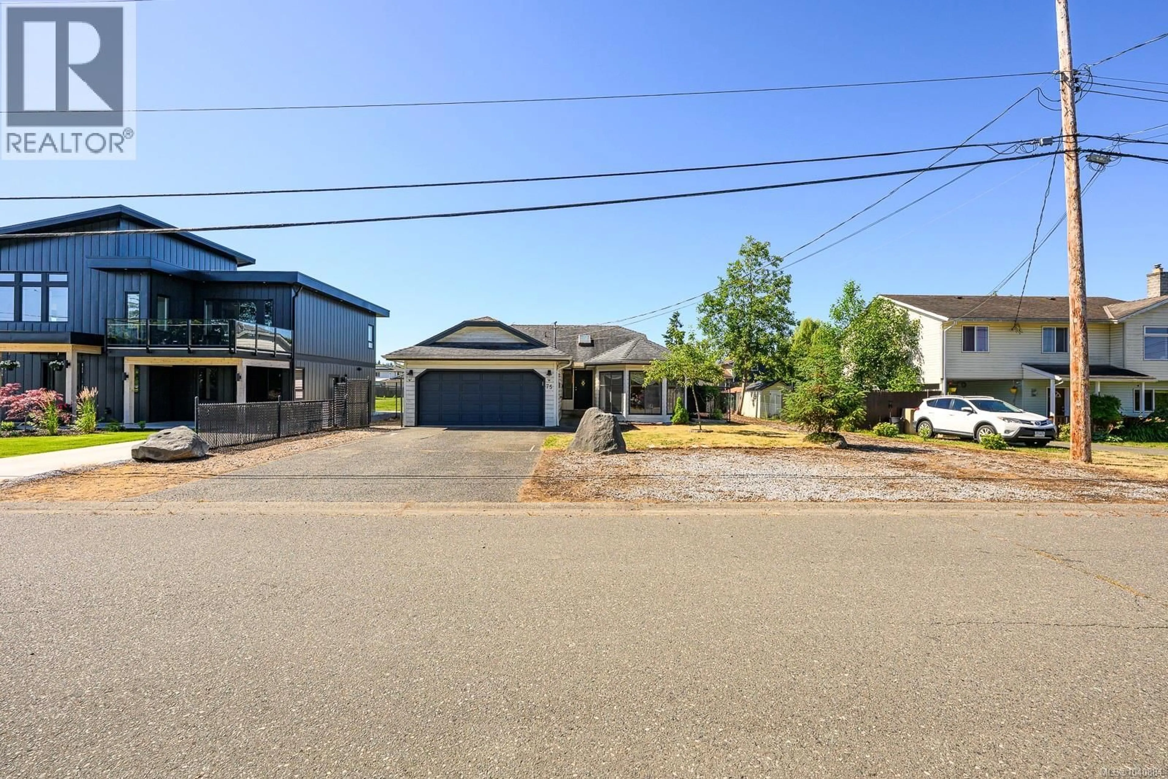 A pic from outside/outdoor area/front of a property/back of a property/a pic from drone, street for 75 WASHINGTON DRIVE, Campbell River British Columbia V9W5M3