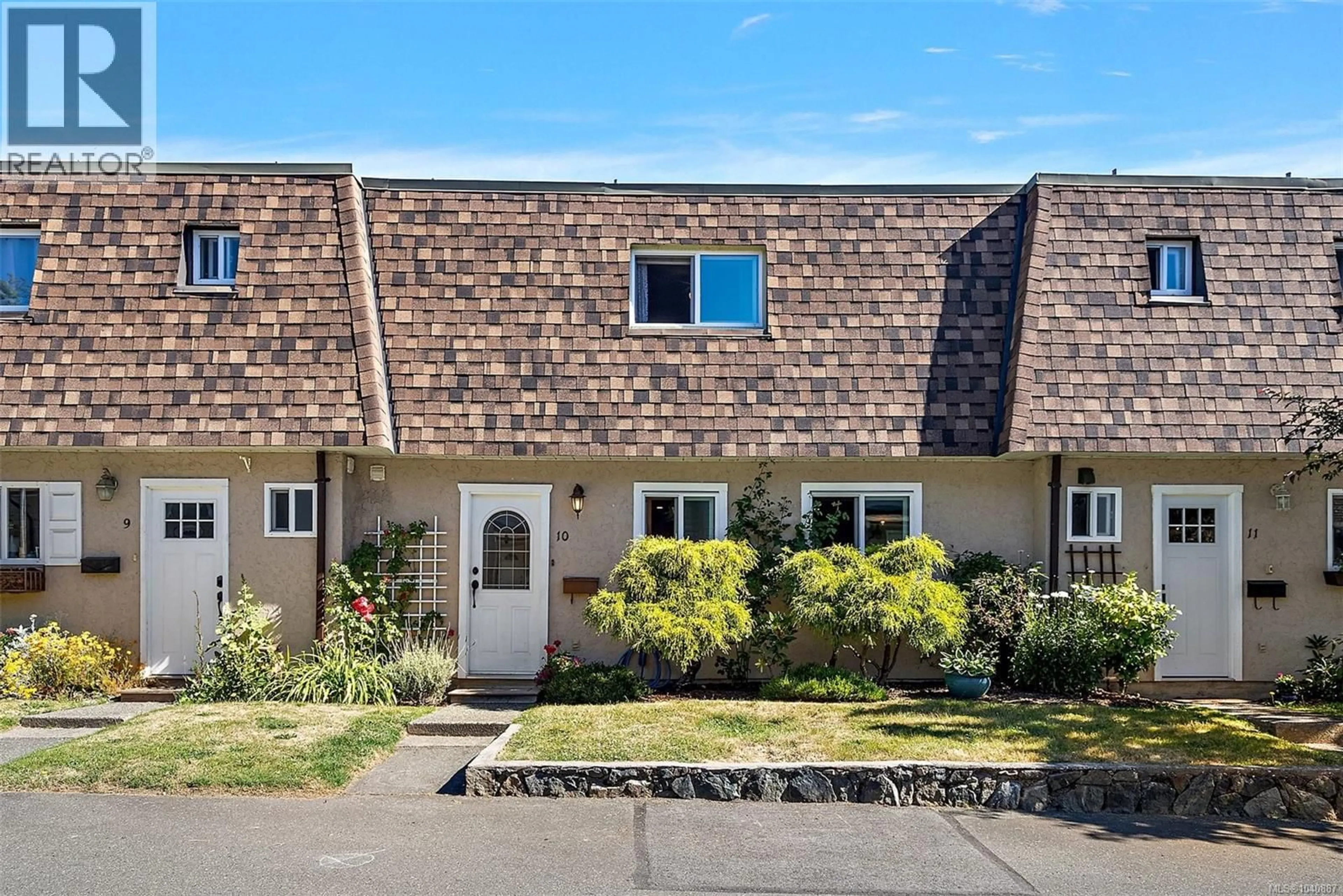 A pic from outside/outdoor area/front of a property/back of a property/a pic from drone, street for 10 - 7675 EAST SAANICH ROAD, Central Saanich British Columbia V8M1L9
