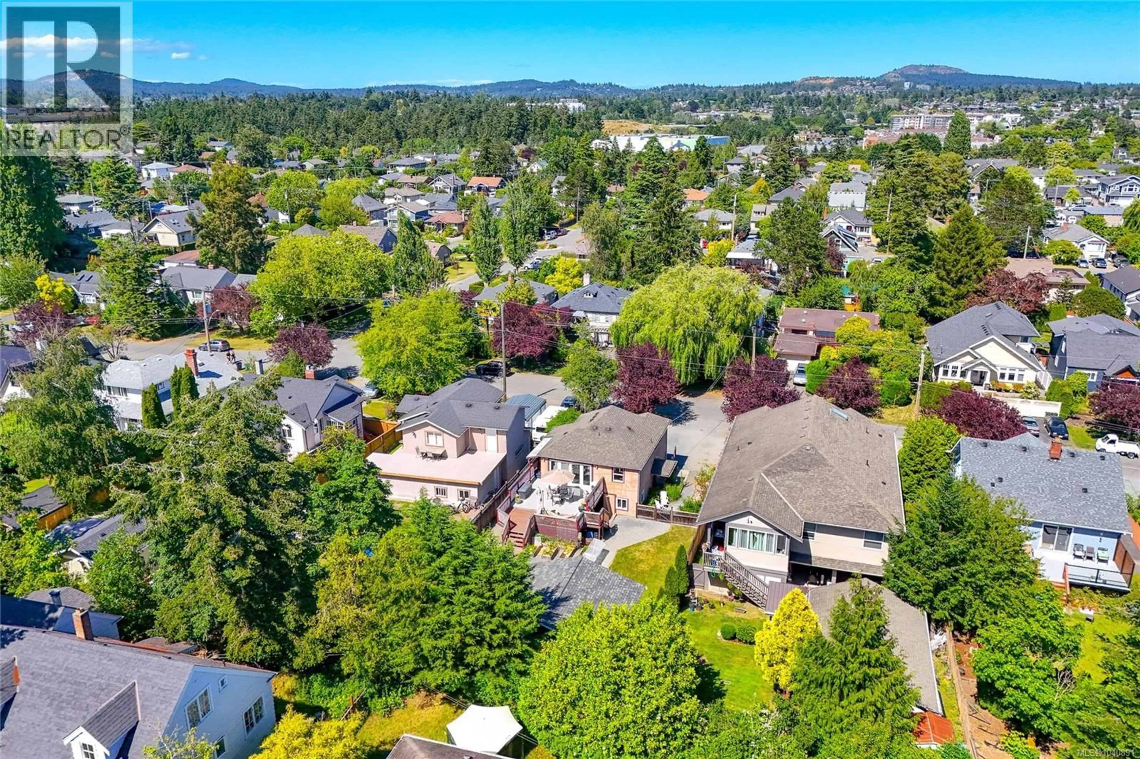 A pic from outside/outdoor area/front of a property/back of a property/a pic from drone, mountain view for 367 VINCENT AVENUE, Saanich British Columbia V9A2G8