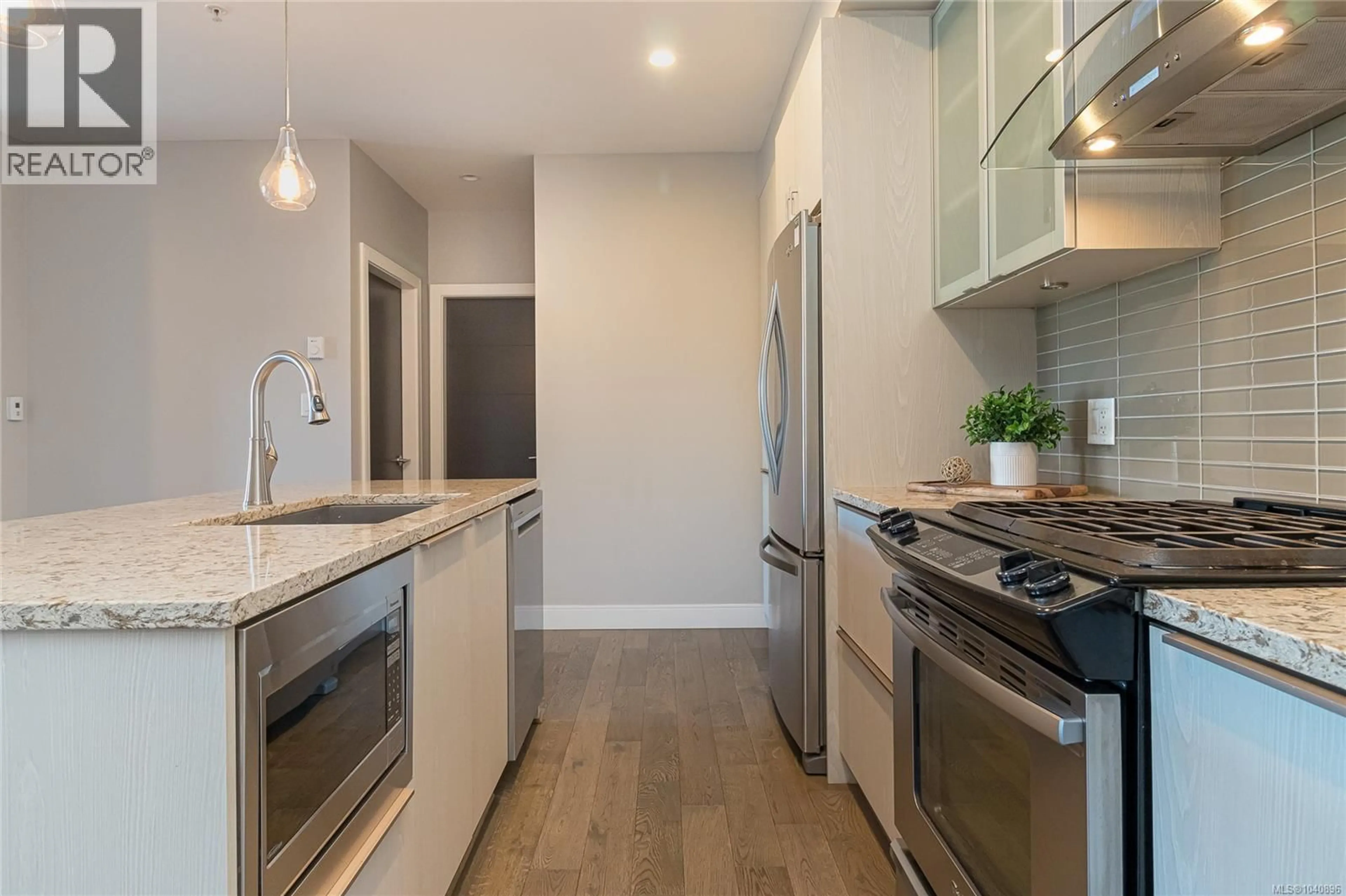 Unknown for 308 - 1011 BURDETT AVENUE, Victoria British Columbia V8V3G9
