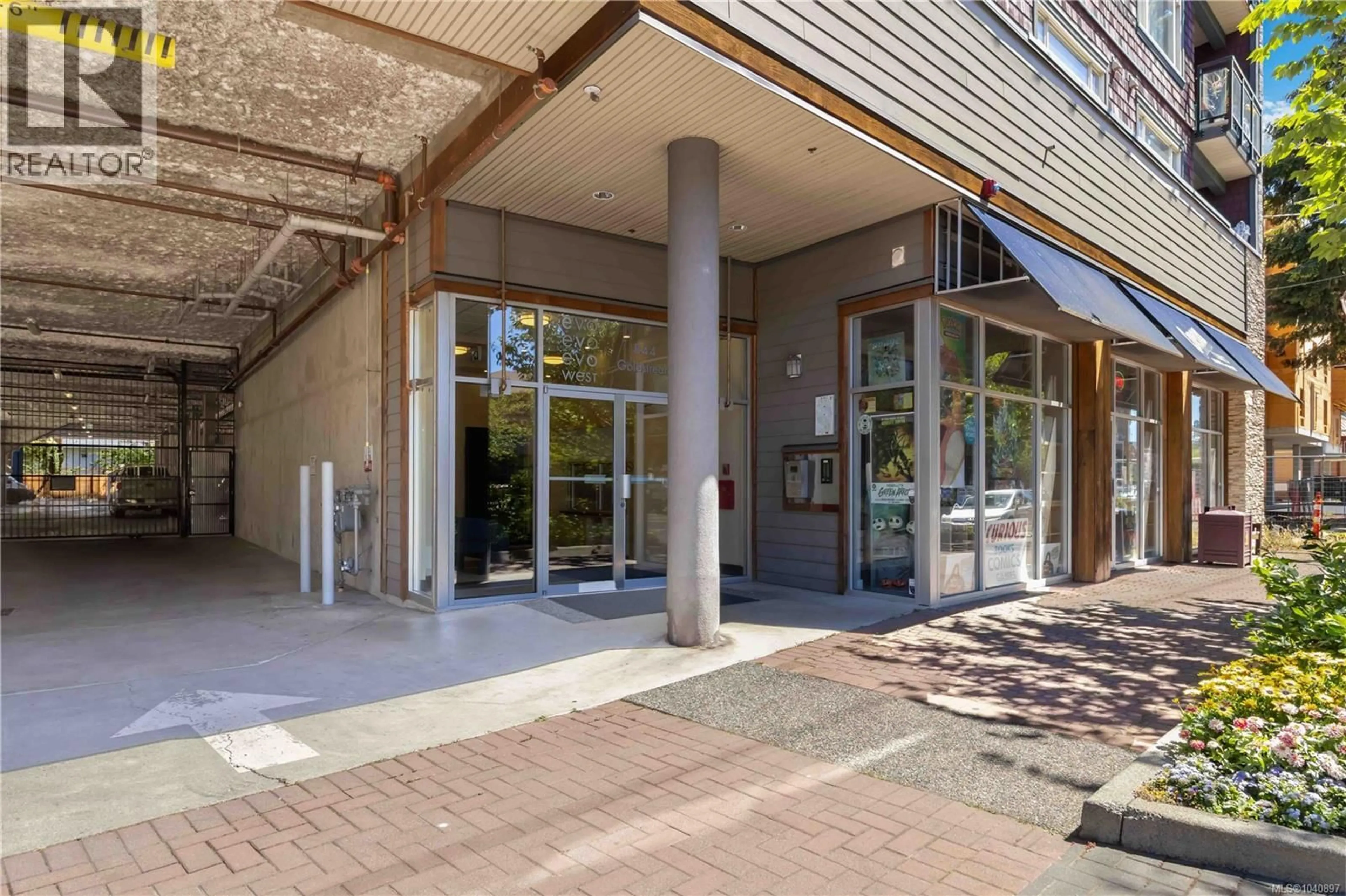 Indoor foyer for 204 - 844 GOLDSTREAM AVENUE, Langford British Columbia V9B2X8