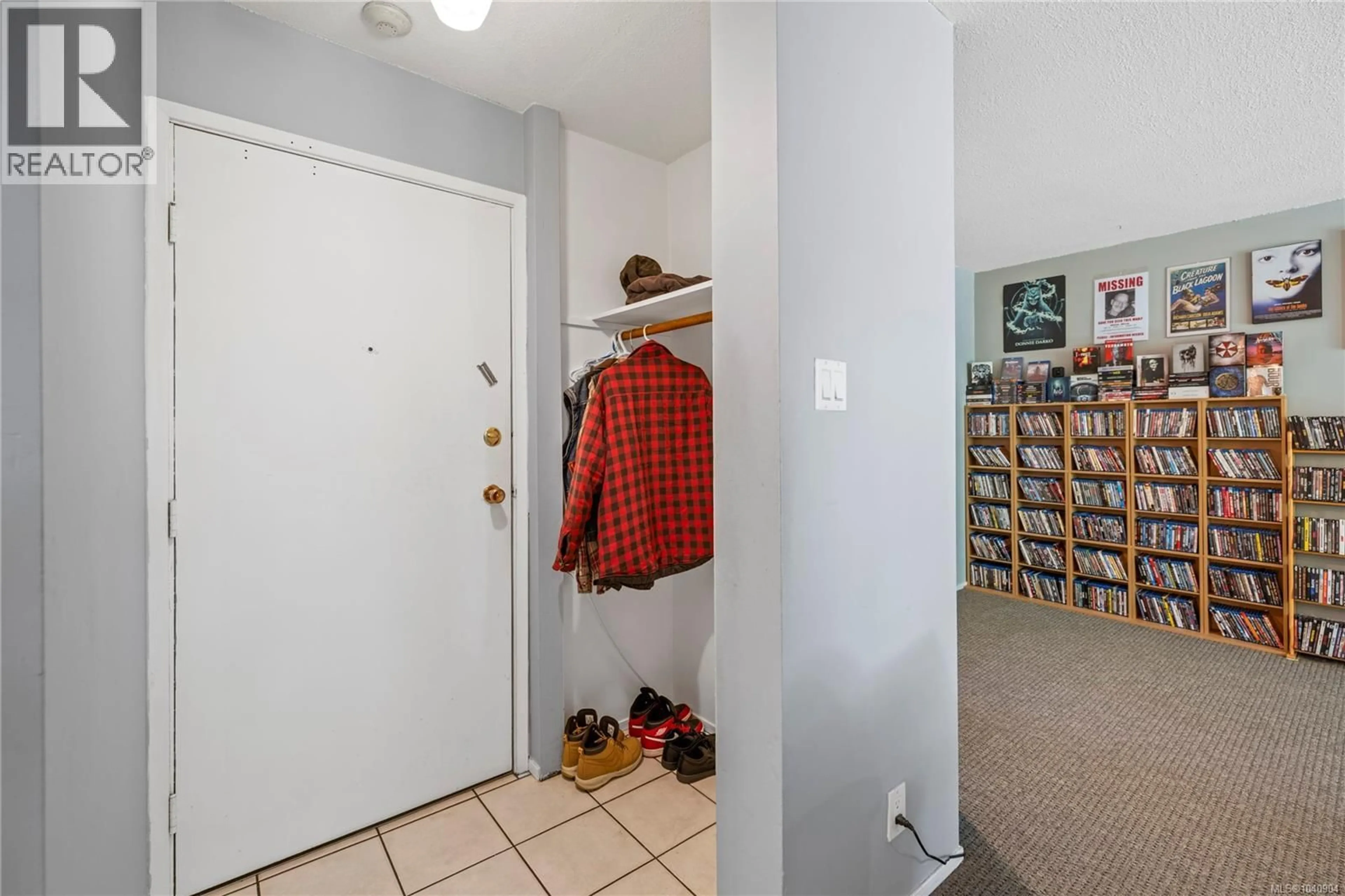 Indoor entryway for 5208 - 999 BOWEN ROAD, Nanaimo British Columbia V9R2A4