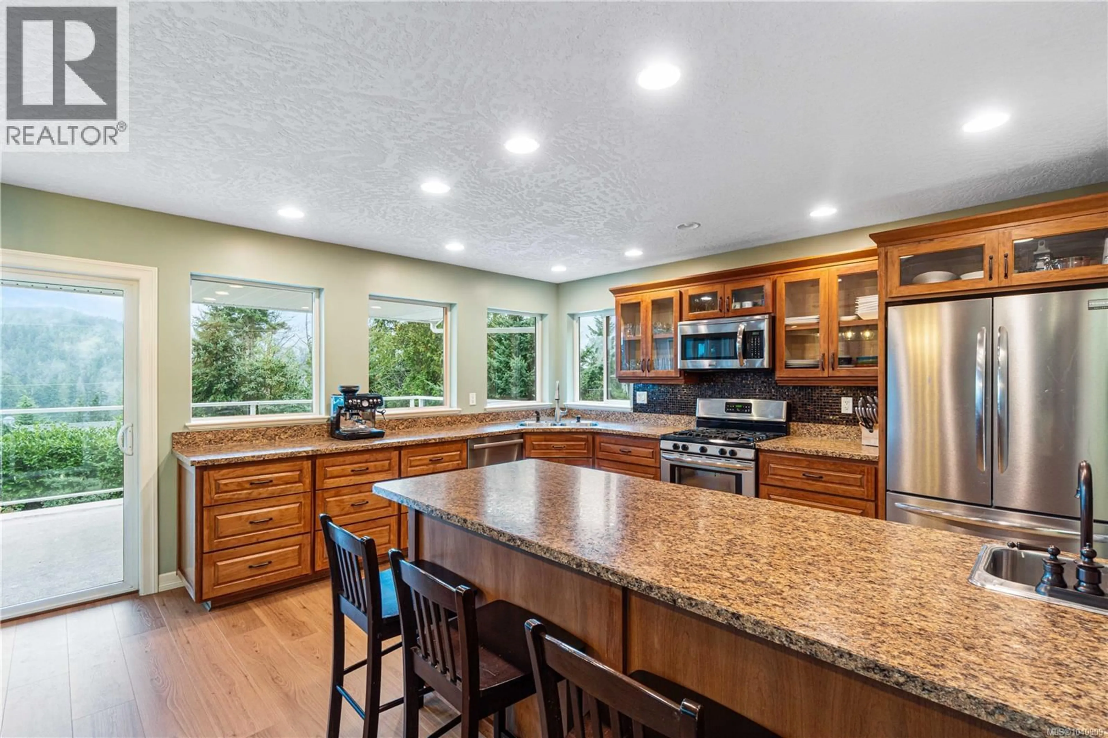 Open concept kitchen, ceramic/tile floor for 1763 MARTINI WAY, Qualicum Beach British Columbia V9K2S3