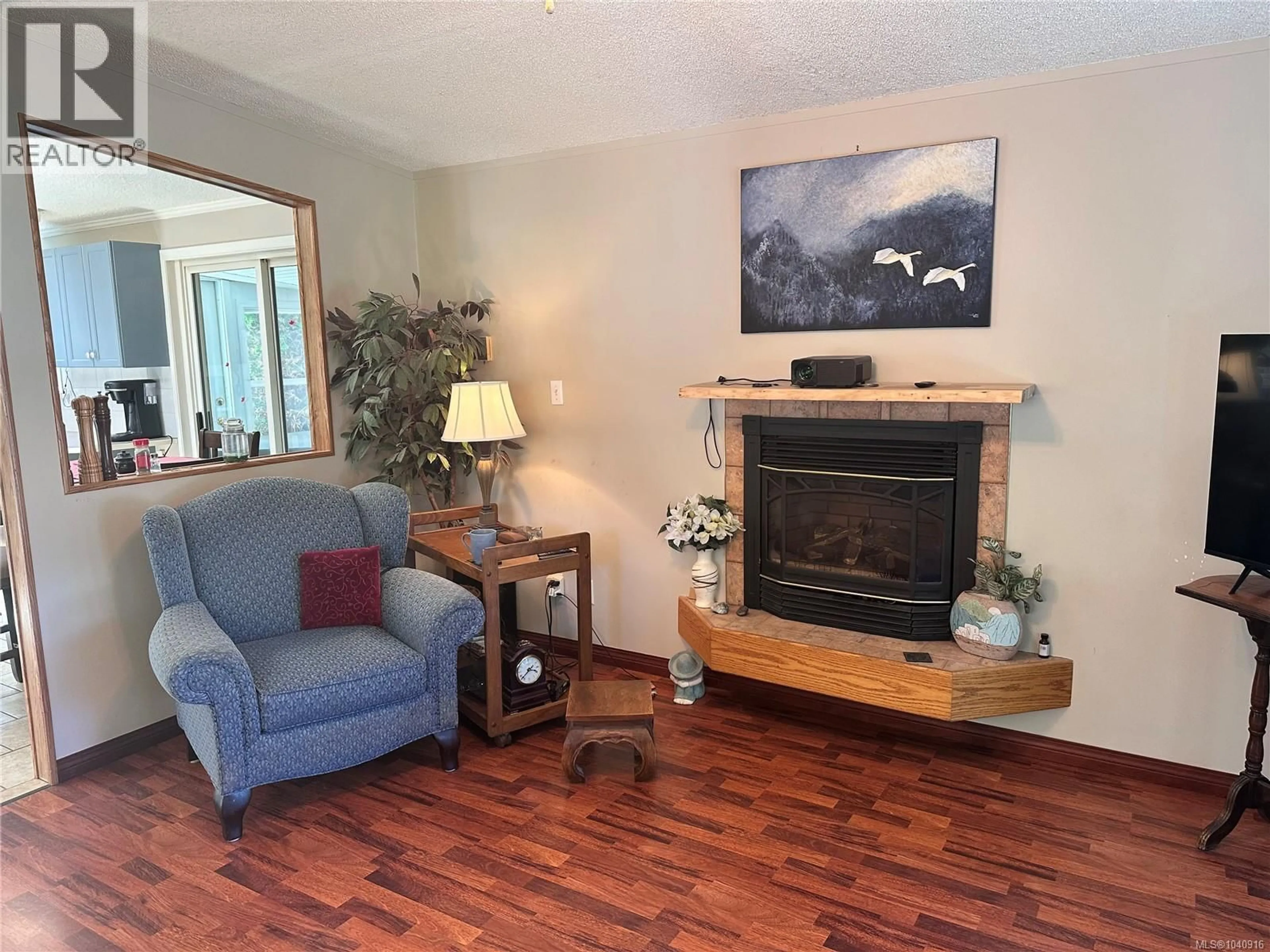 Living room with furniture, wood/laminate floor for 134 - 1751 NORTHGATE ROAD, Cobble Hill British Columbia V8H0A5