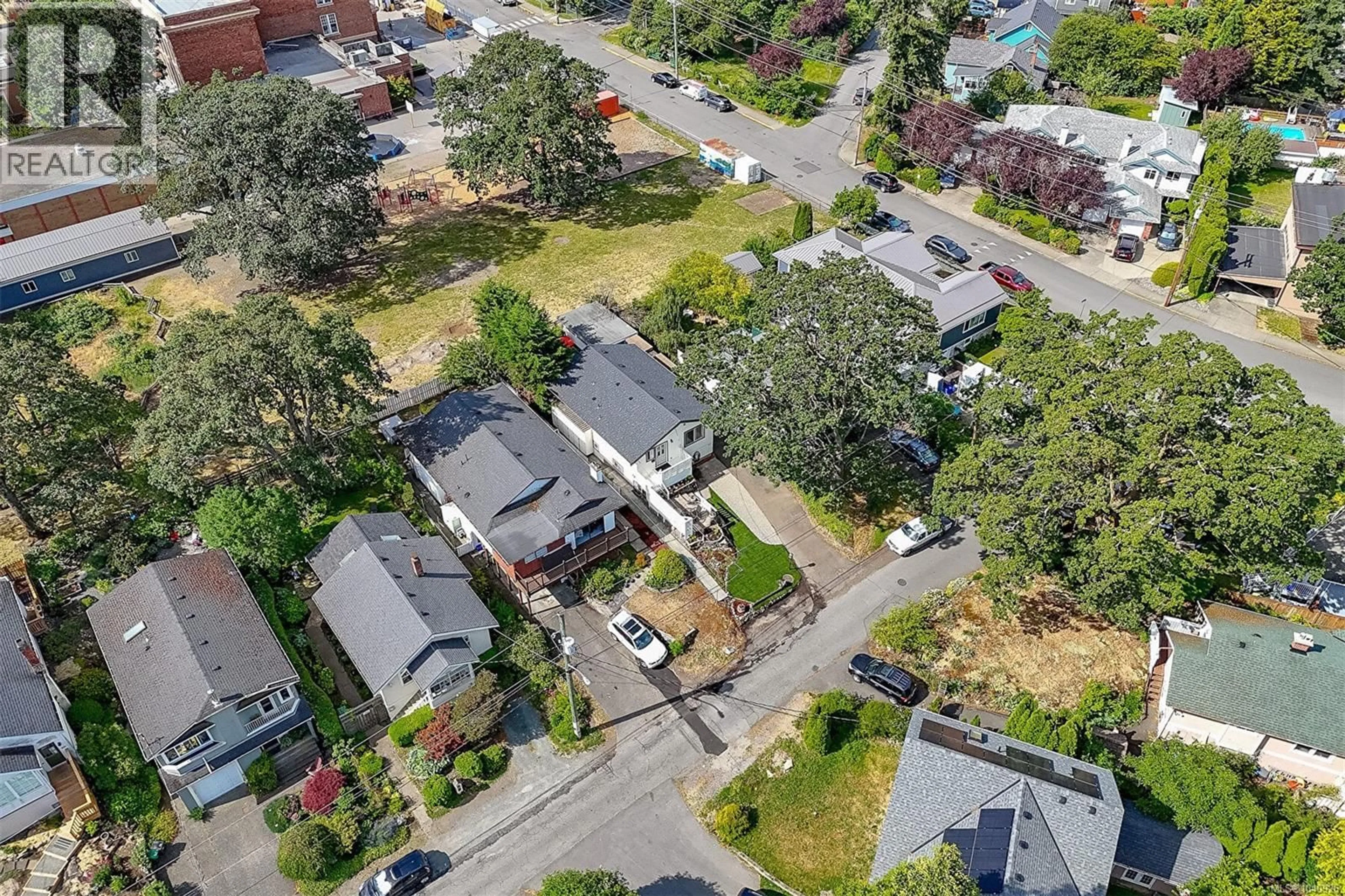 A pic from outside/outdoor area/front of a property/back of a property/a pic from drone, street for 1519 PEARL STREET, Victoria British Columbia V8R2Y8