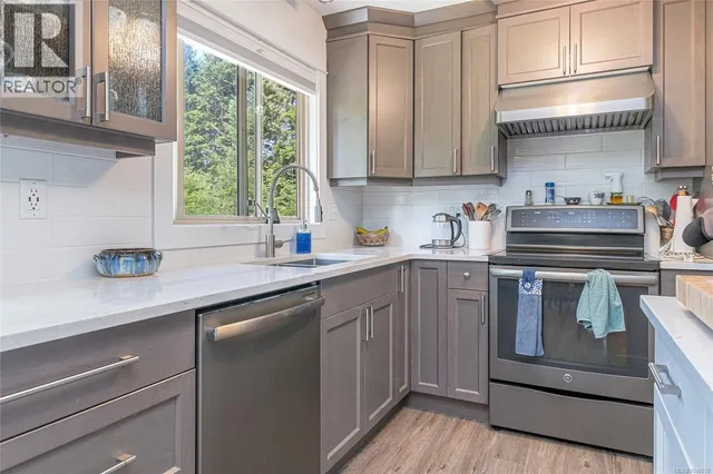 6340 ISLAND HIGHWAY WEST, Qualicum Beach 2