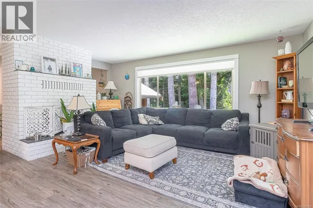 6340 ISLAND HIGHWAY WEST, Qualicum Beach 3