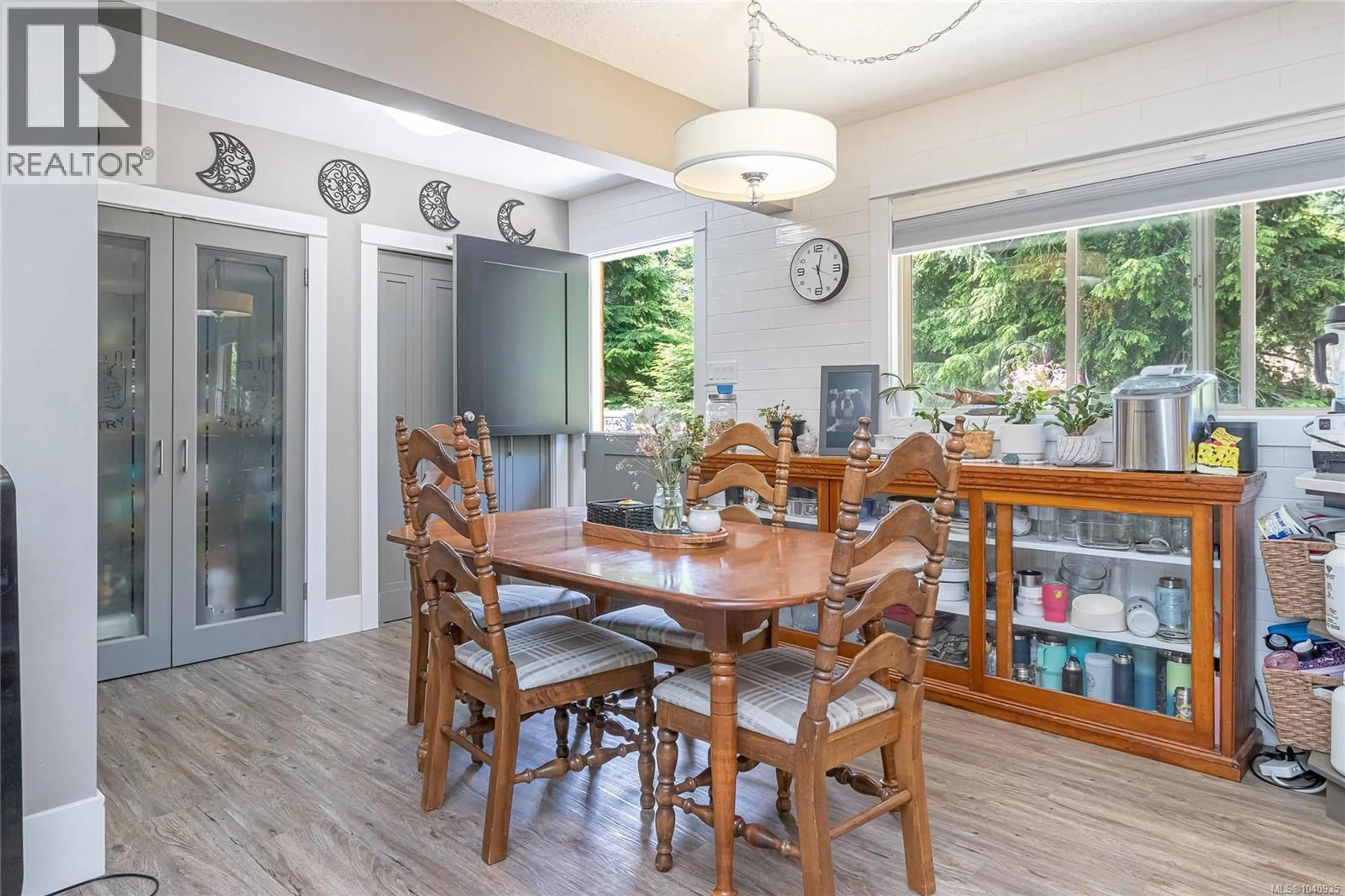 Dining room, wood/laminate floor for 6340 ISLAND HIGHWAY WEST, Qualicum Beach British Columbia V9K2E5