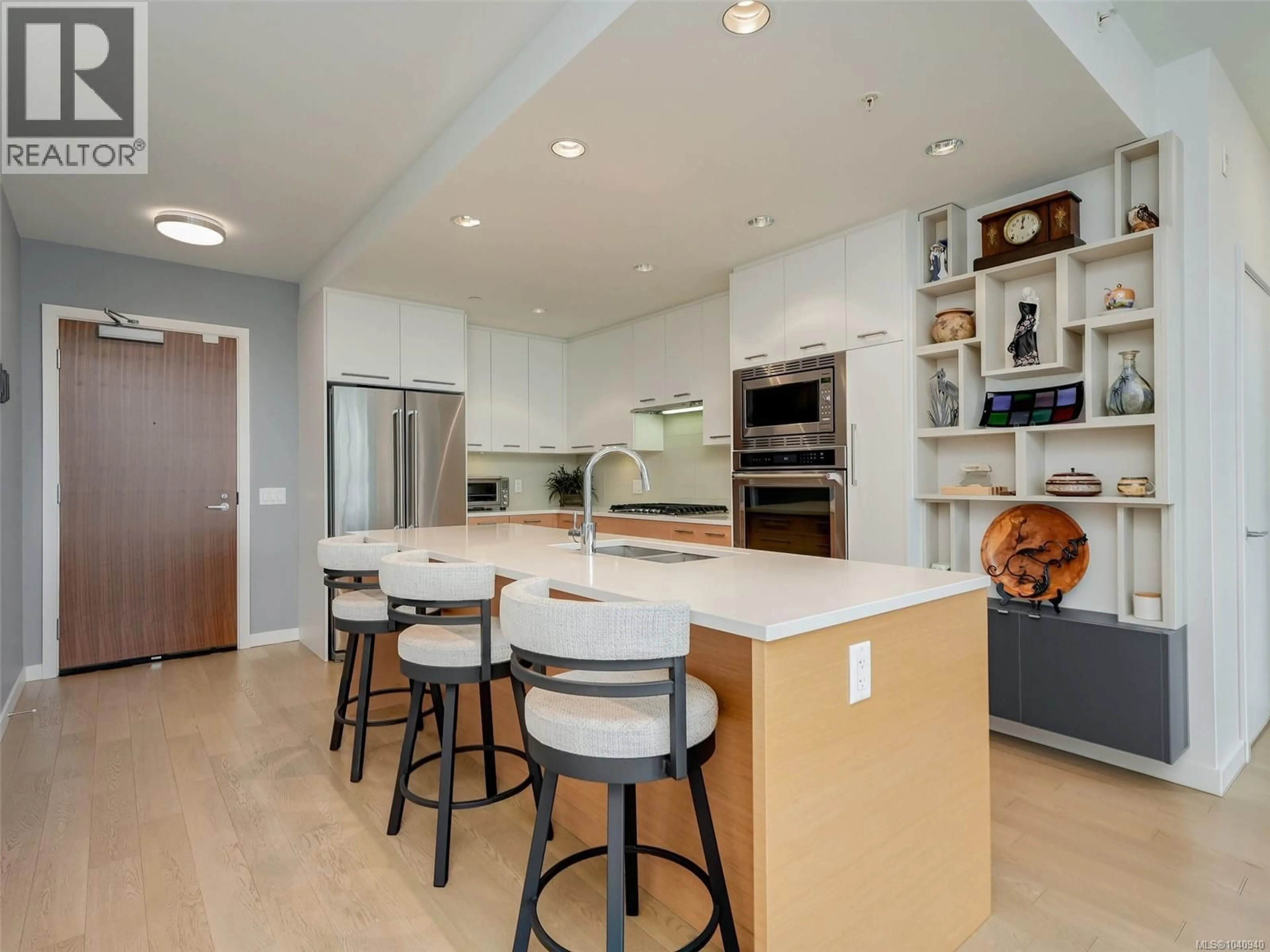Contemporary kitchen, unknown for 603 - 4009 RAINBOW HILL LANE, Saanich British Columbia V8X0B3