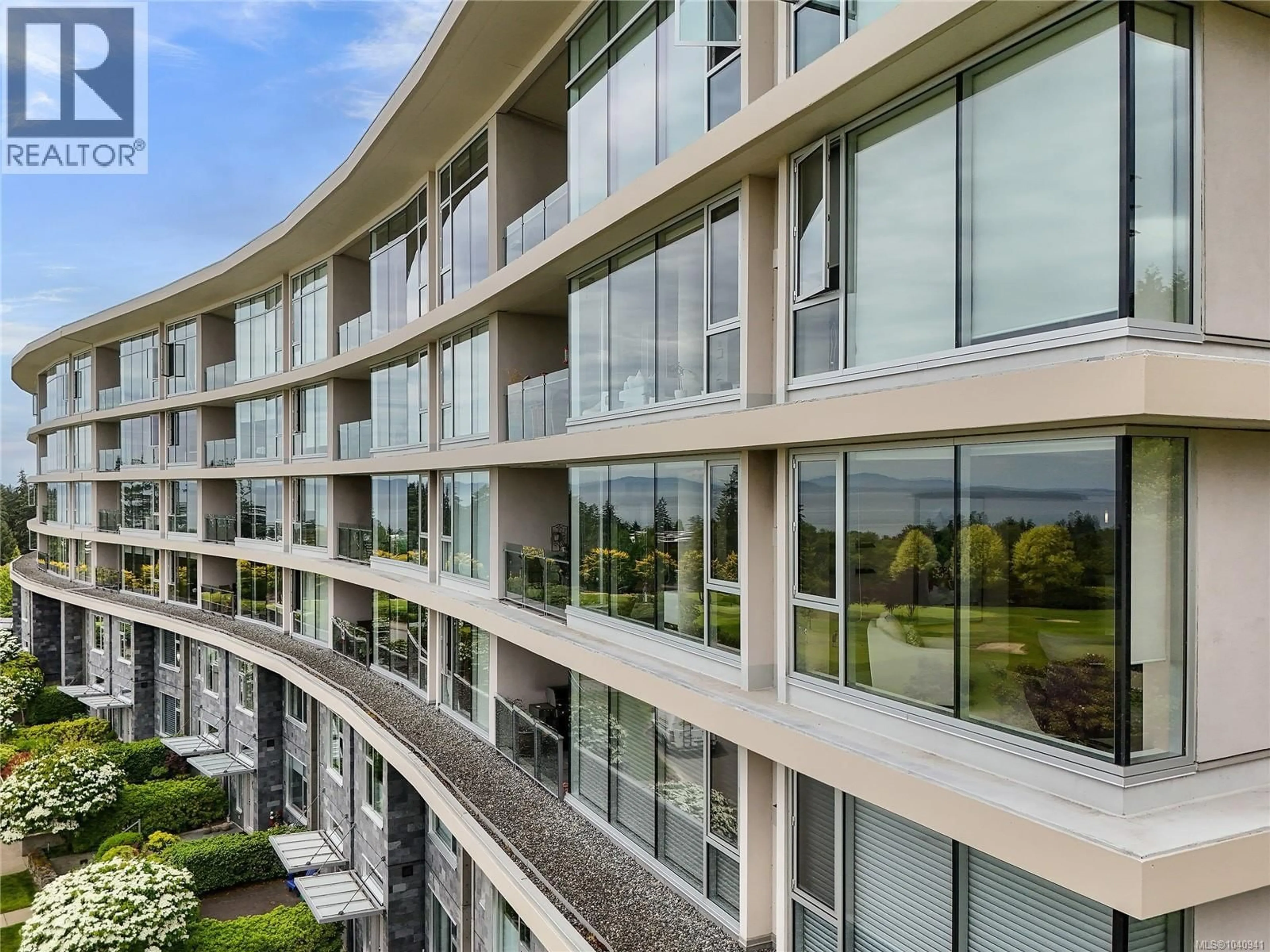 Balcony in the apartment, unknown for 401 - 5332 SAYWARD HILL CRESCENT, Saanich British Columbia V8Y3H8