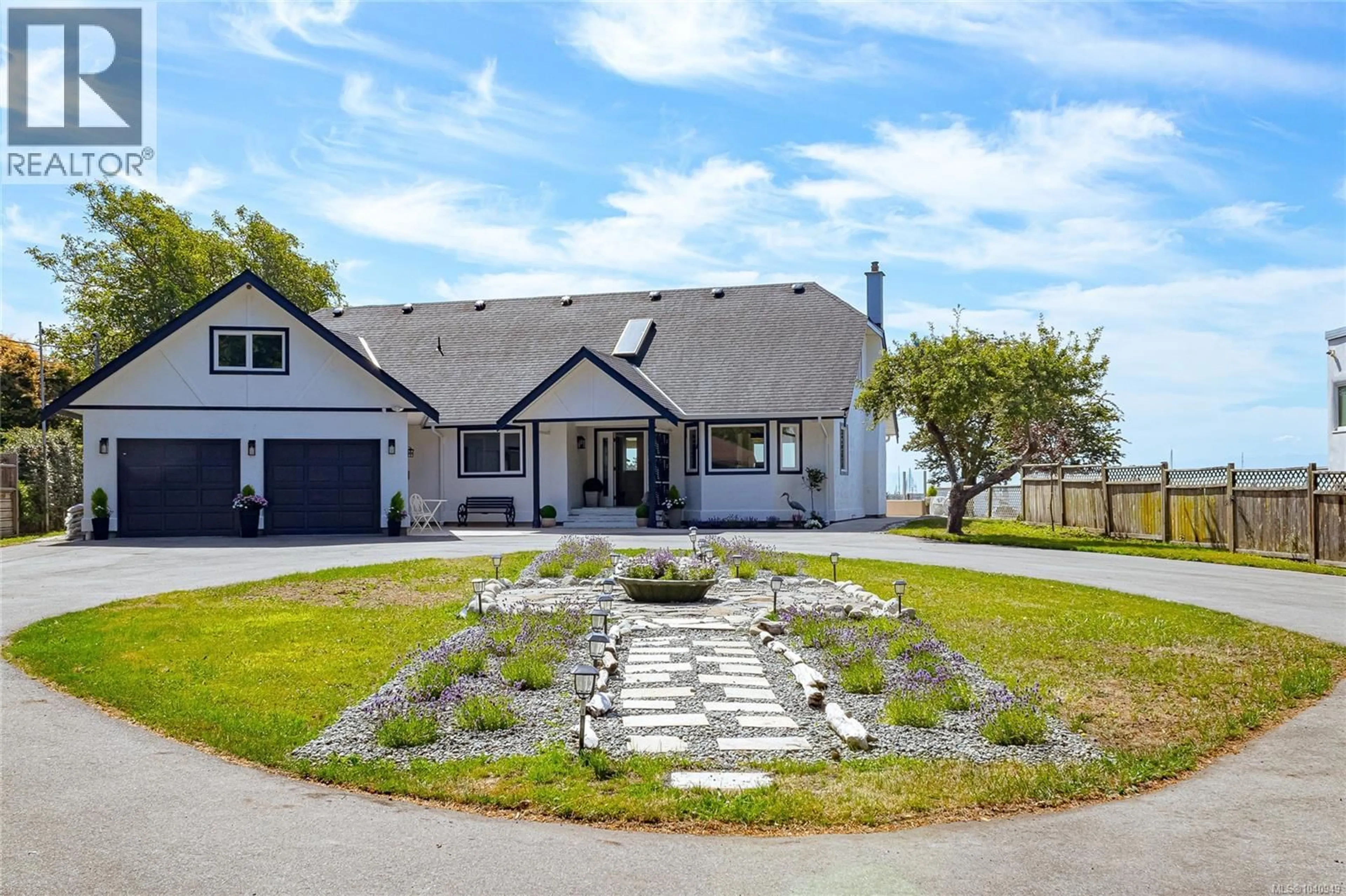 Unknown for 3905B CADBORO BAY ROAD, Saanich British Columbia V8N4G3