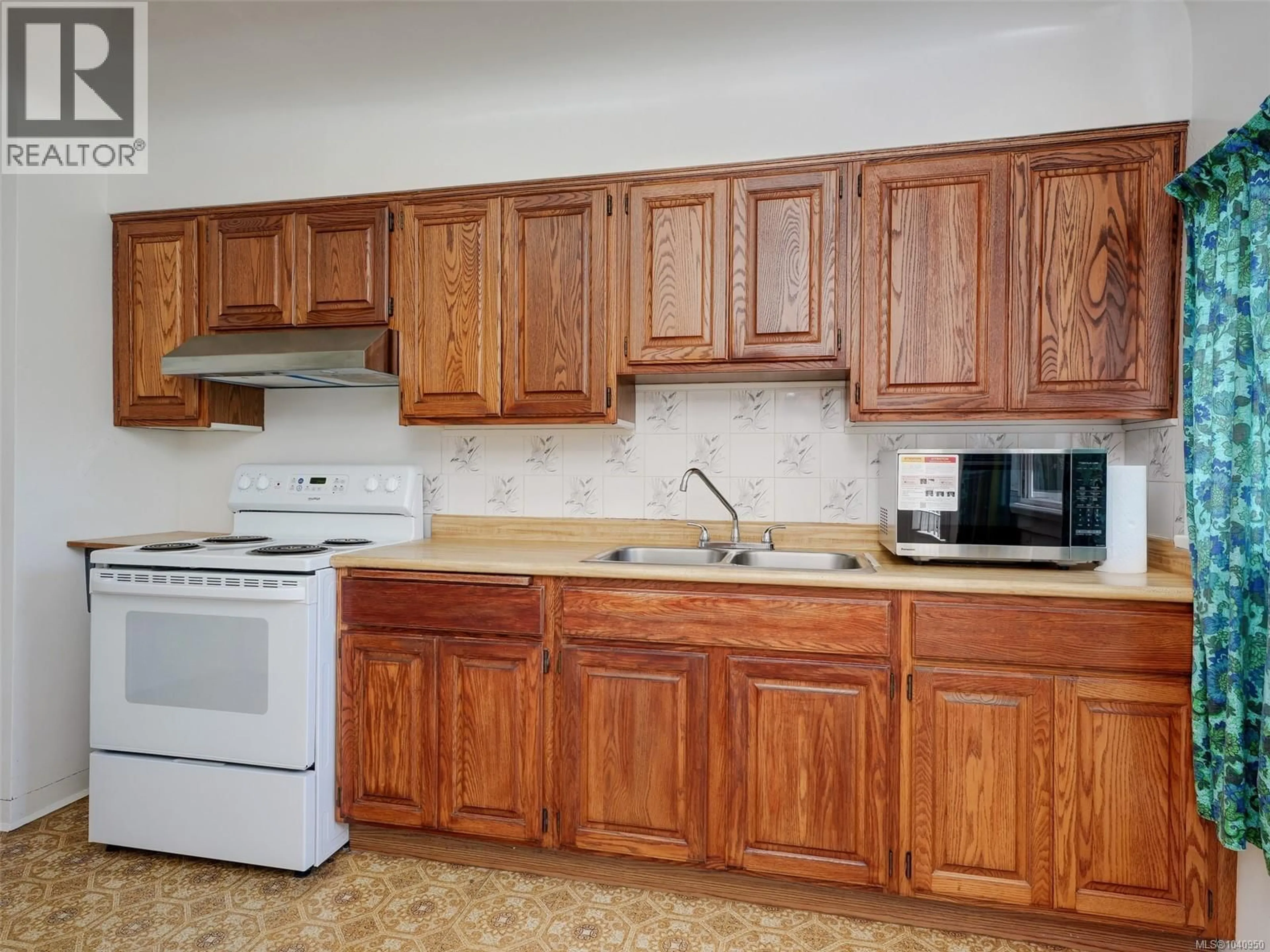 Standard kitchen, unknown for 3832 CAREY ROAD, Saanich British Columbia V8Z4C4
