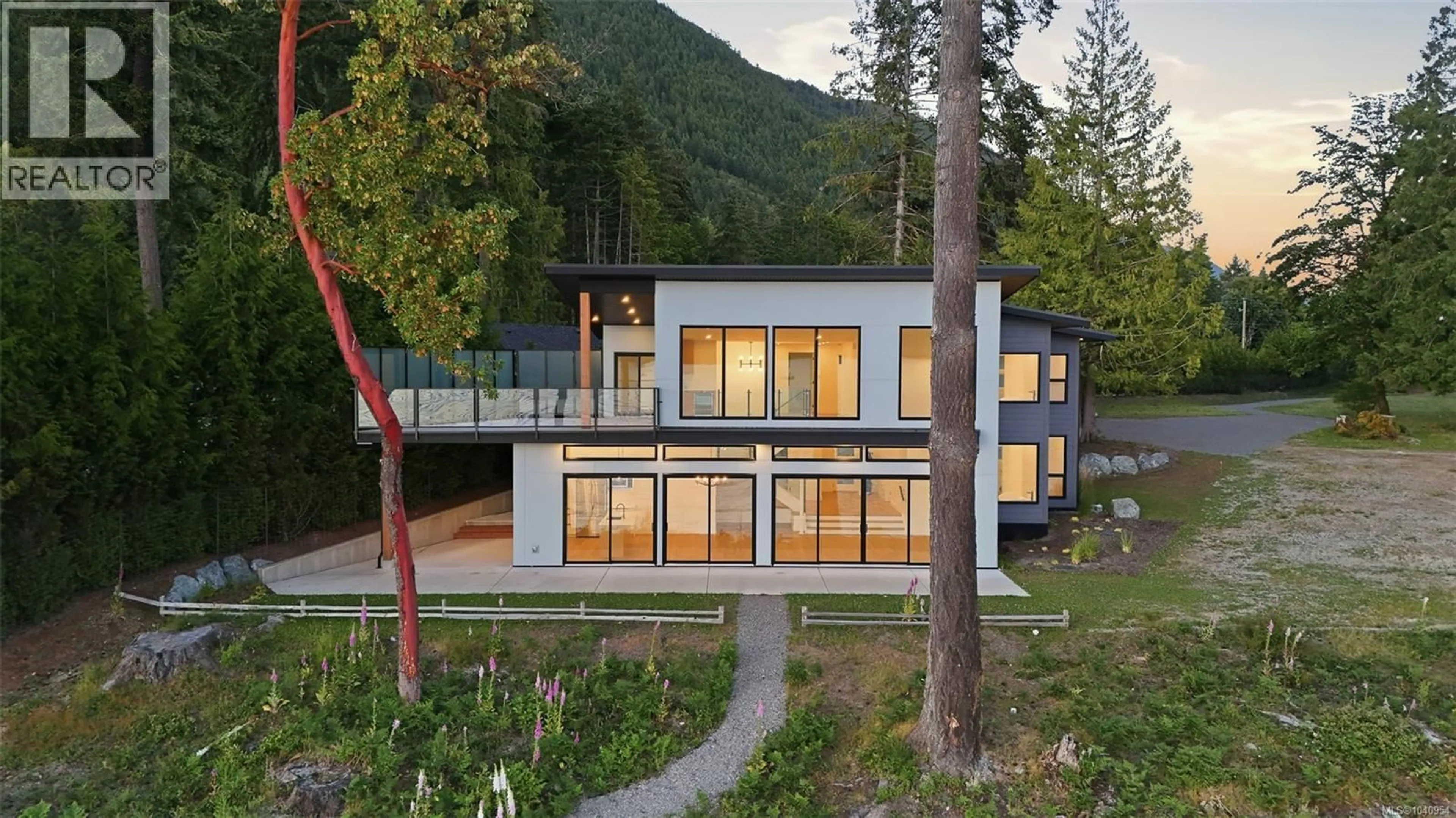 Home with vinyl exterior material, mountain view for 8394 SA-SEEN-OS ROAD, Youbou British Columbia V0R3E1