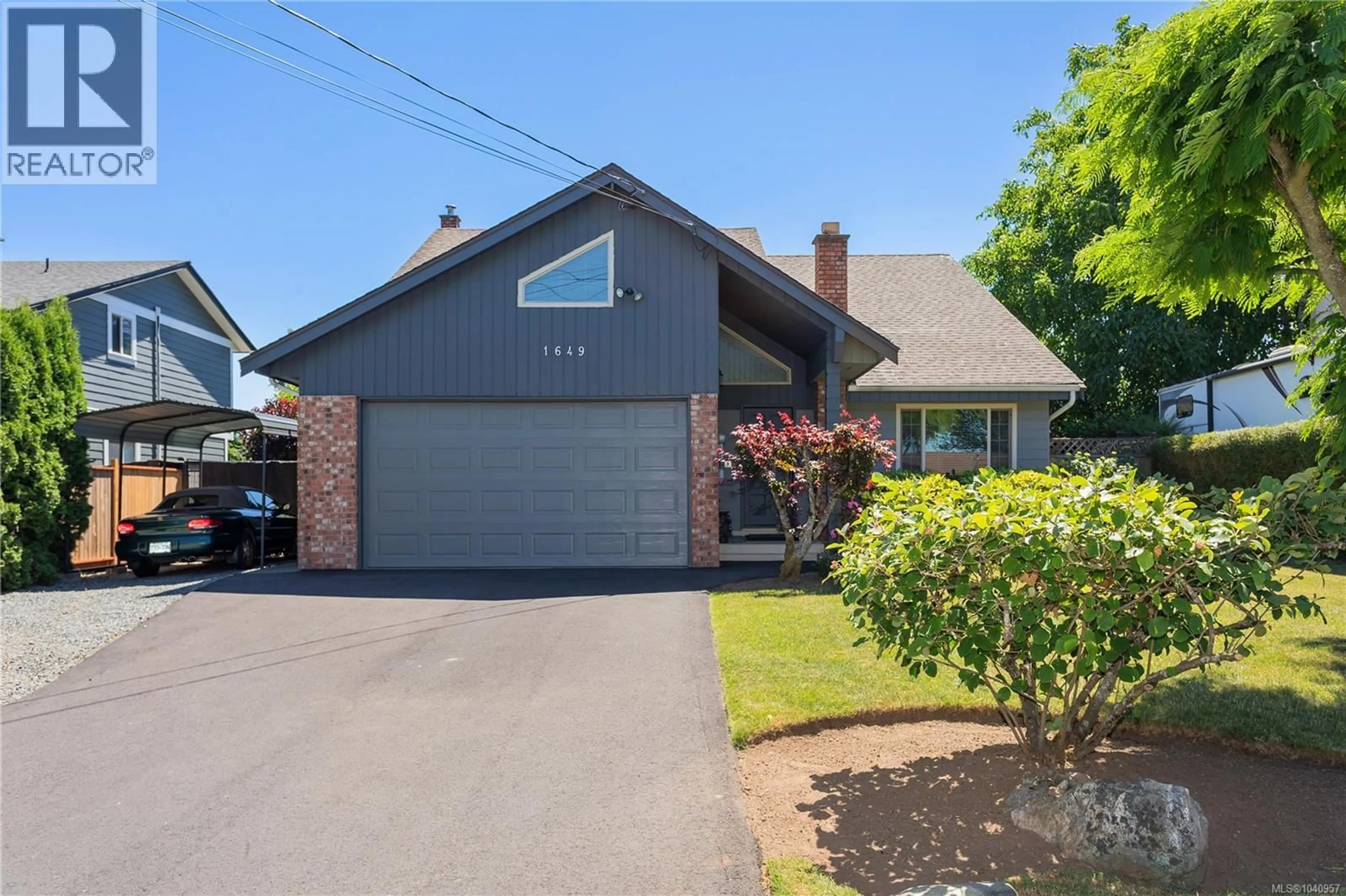 Home with vinyl exterior material, street for 1649 MALLARD DRIVE, Nanaimo British Columbia V9S2X8