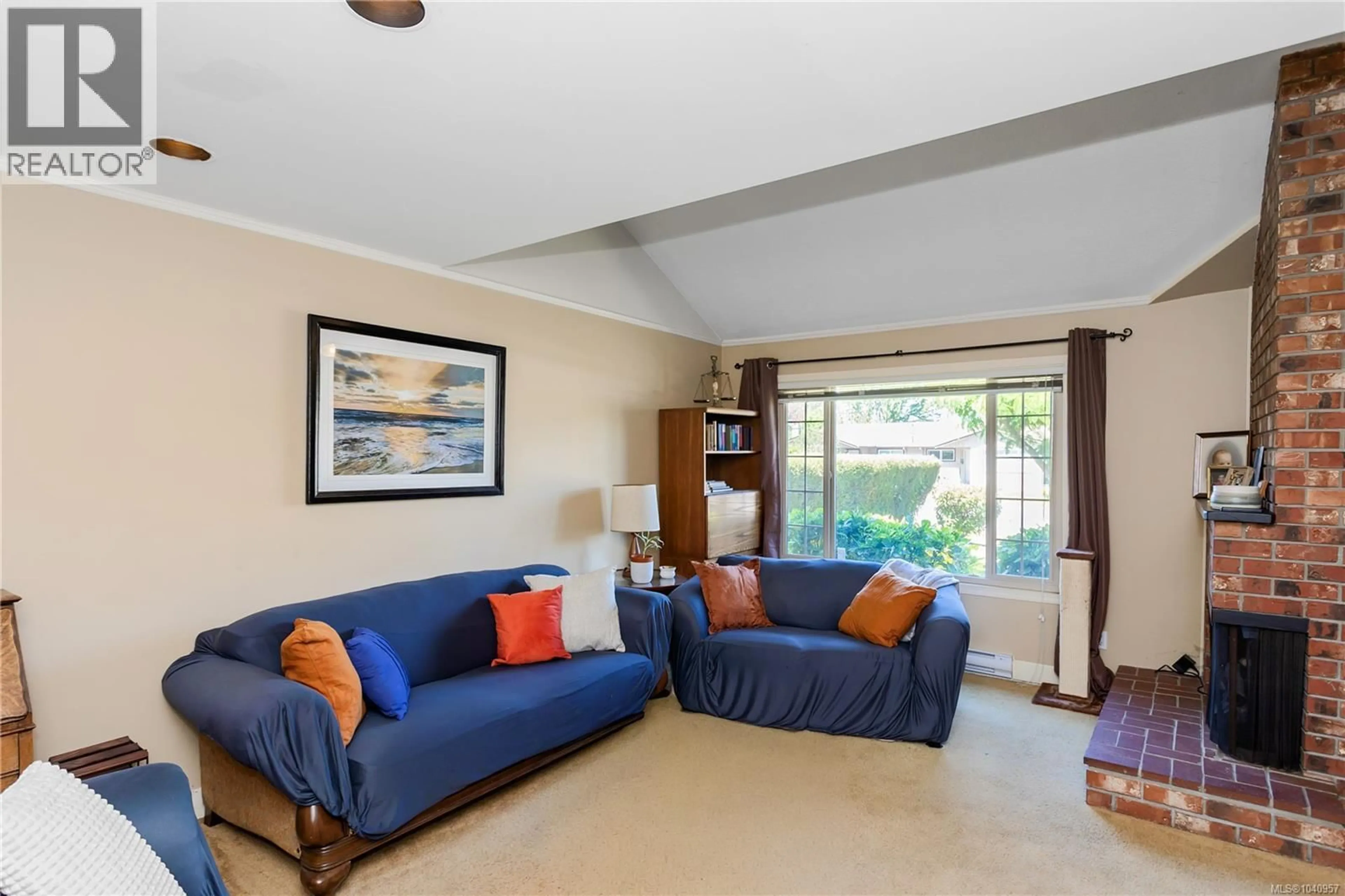 Living room with furniture, unknown for 1649 MALLARD DRIVE, Nanaimo British Columbia V9S2X8